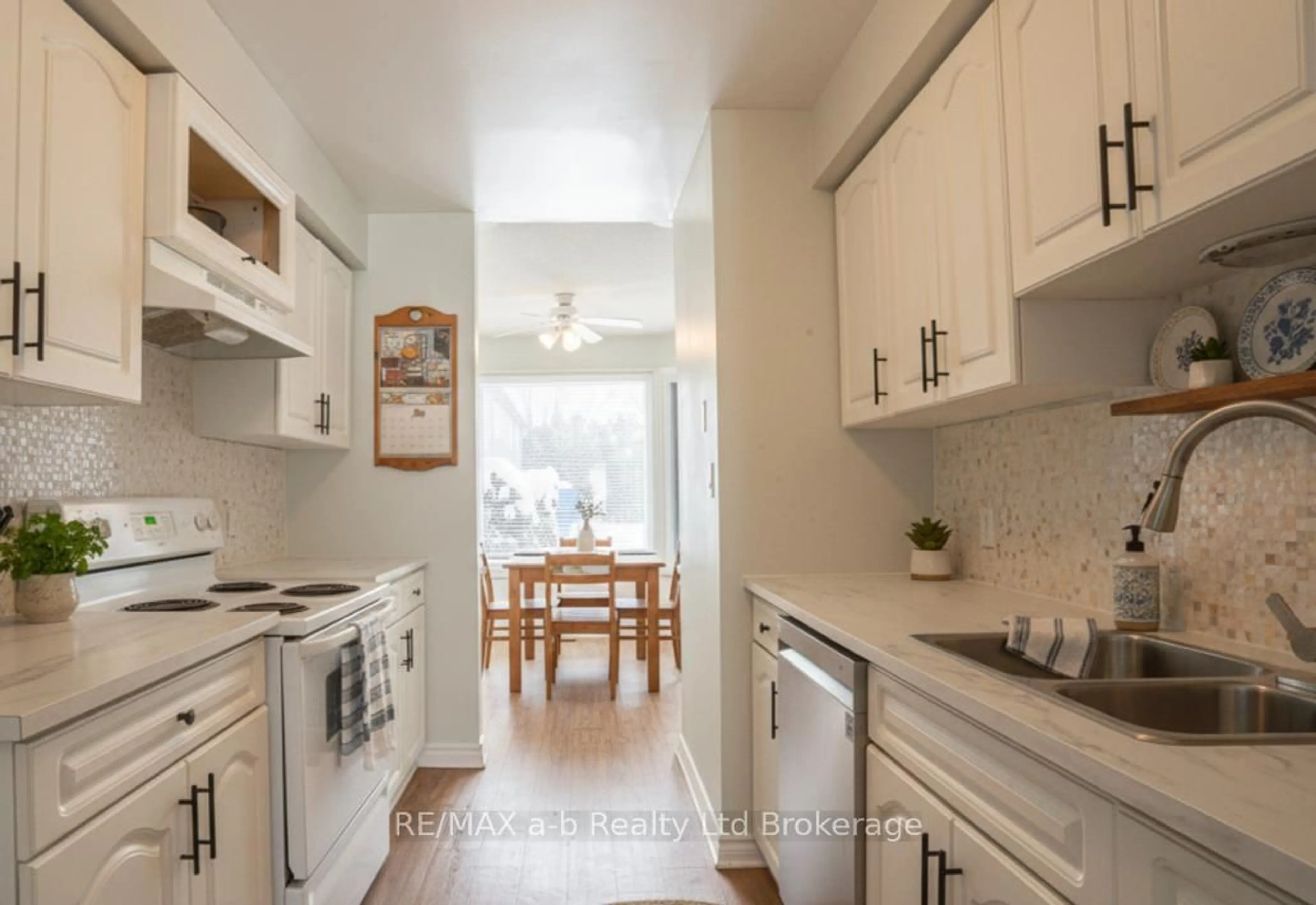 Standard kitchen, unknown for 10 Dufferin St #4, Norwich Ontario N0J 1P0