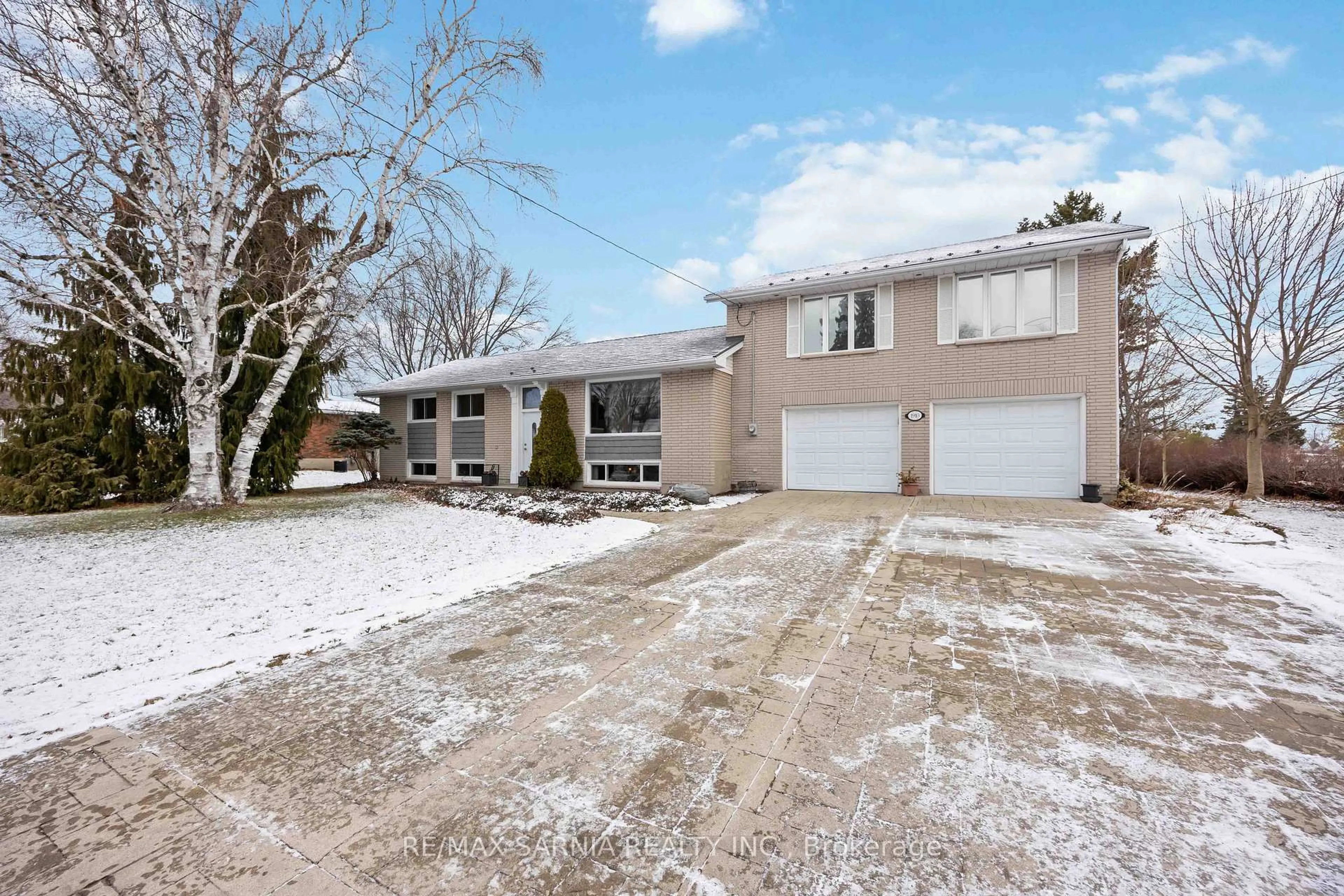 Unknown for 1910 Kenwick St, Sarnia Ontario N0N 1C0