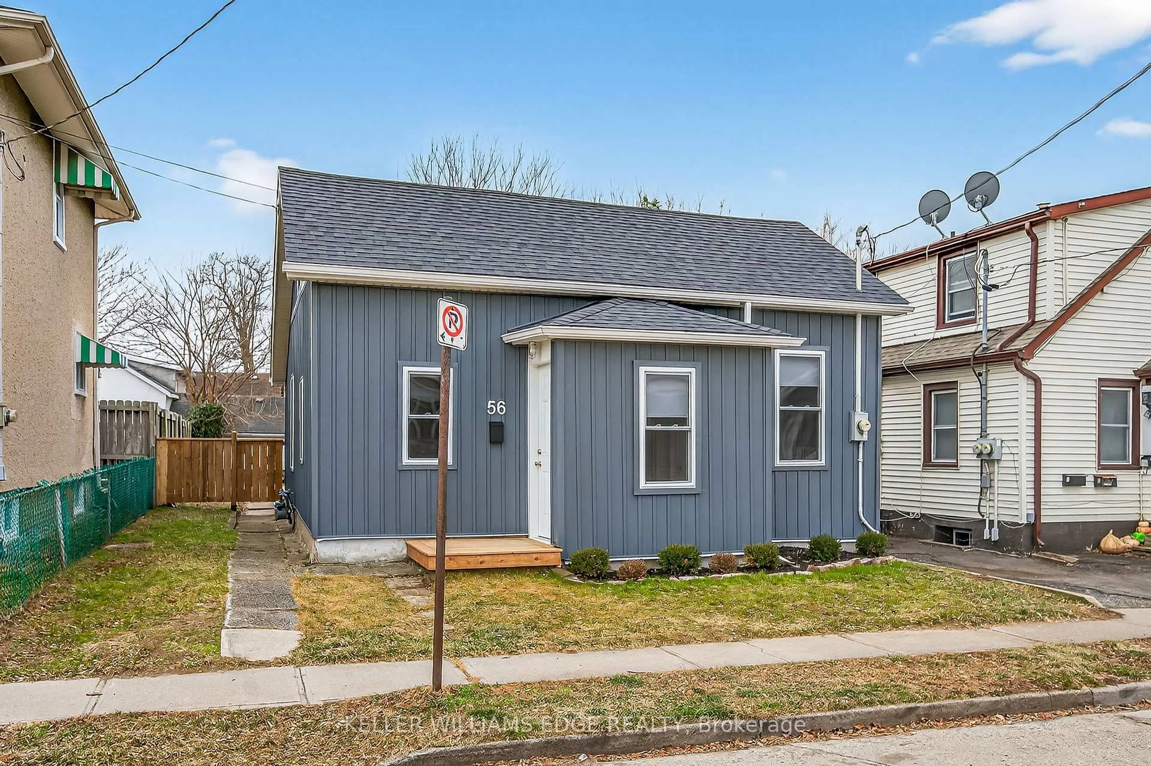 Home with vinyl exterior material, street for 56 Division St, St. Catharines Ontario L2R 3G5