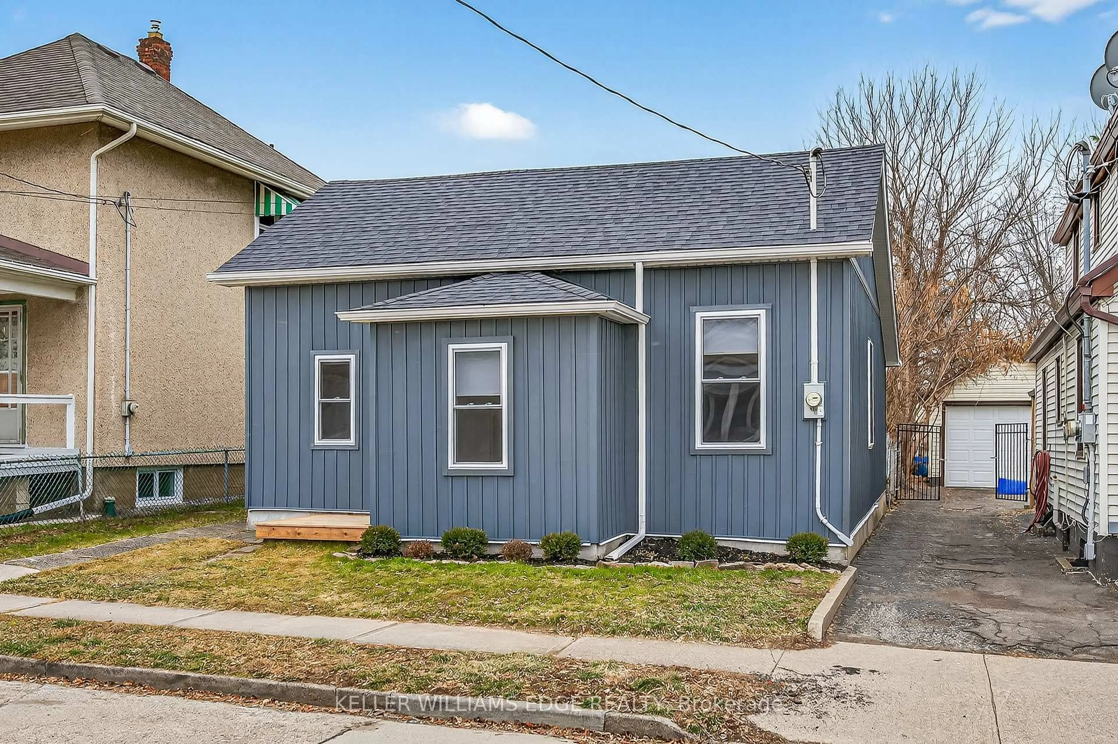 Home with vinyl exterior material, street for 56 Division St, St. Catharines Ontario L2R 3G5