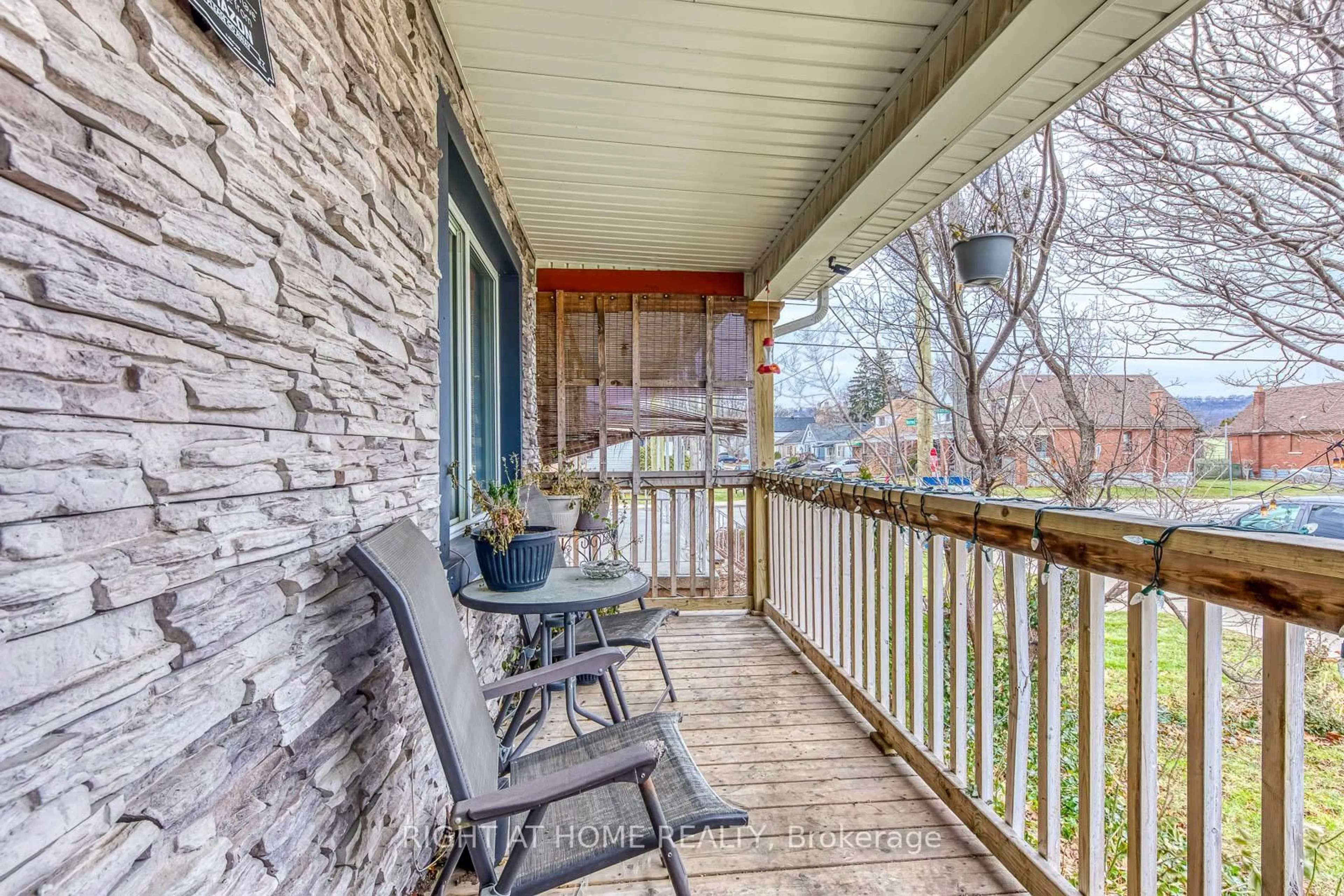 Patio, street for 64 Wexford Ave, Hamilton Ontario L8H 4M4