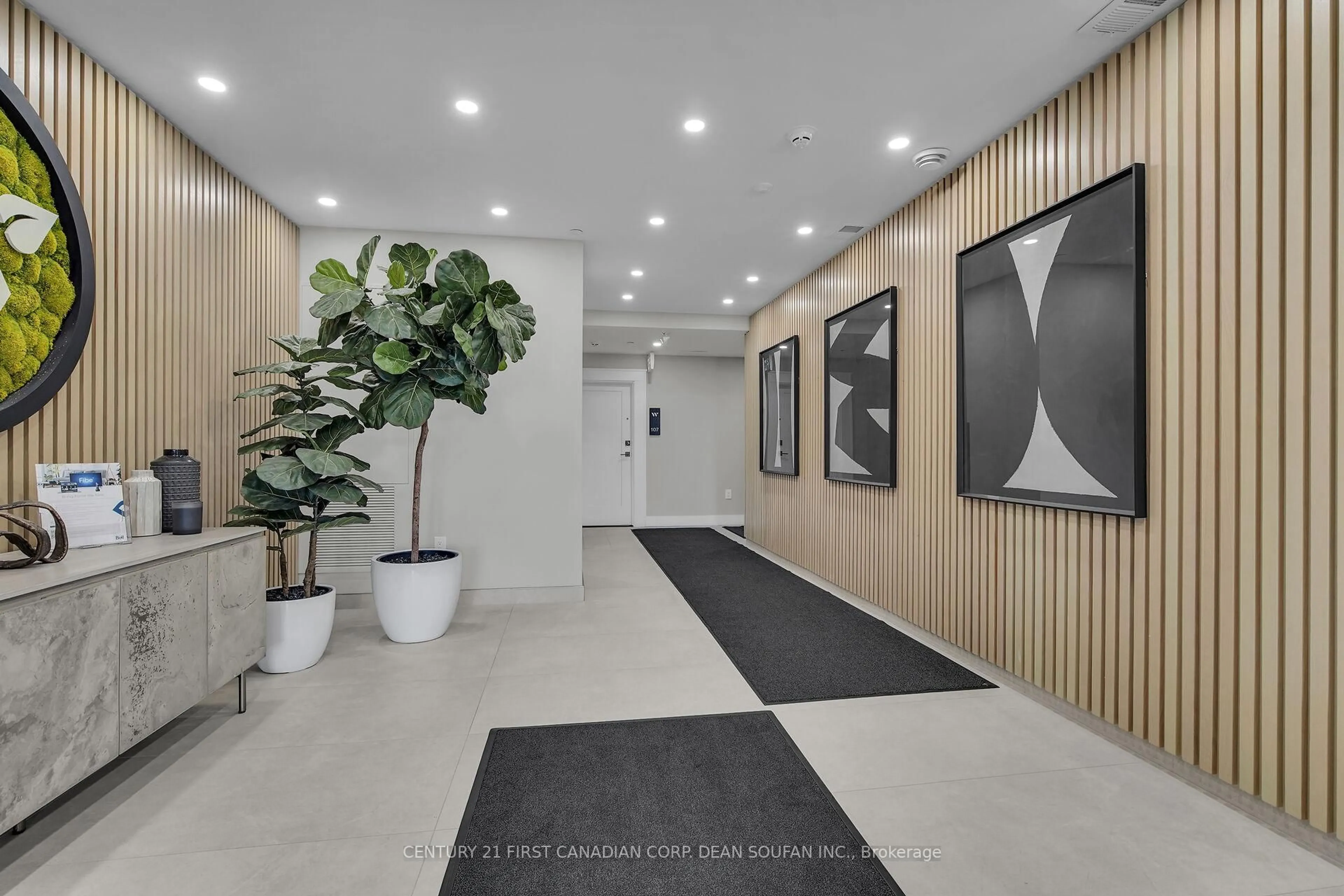 Lobby for 1975 FOUNTAIN GRASS Dr #201, London South Ontario N6K 0M3