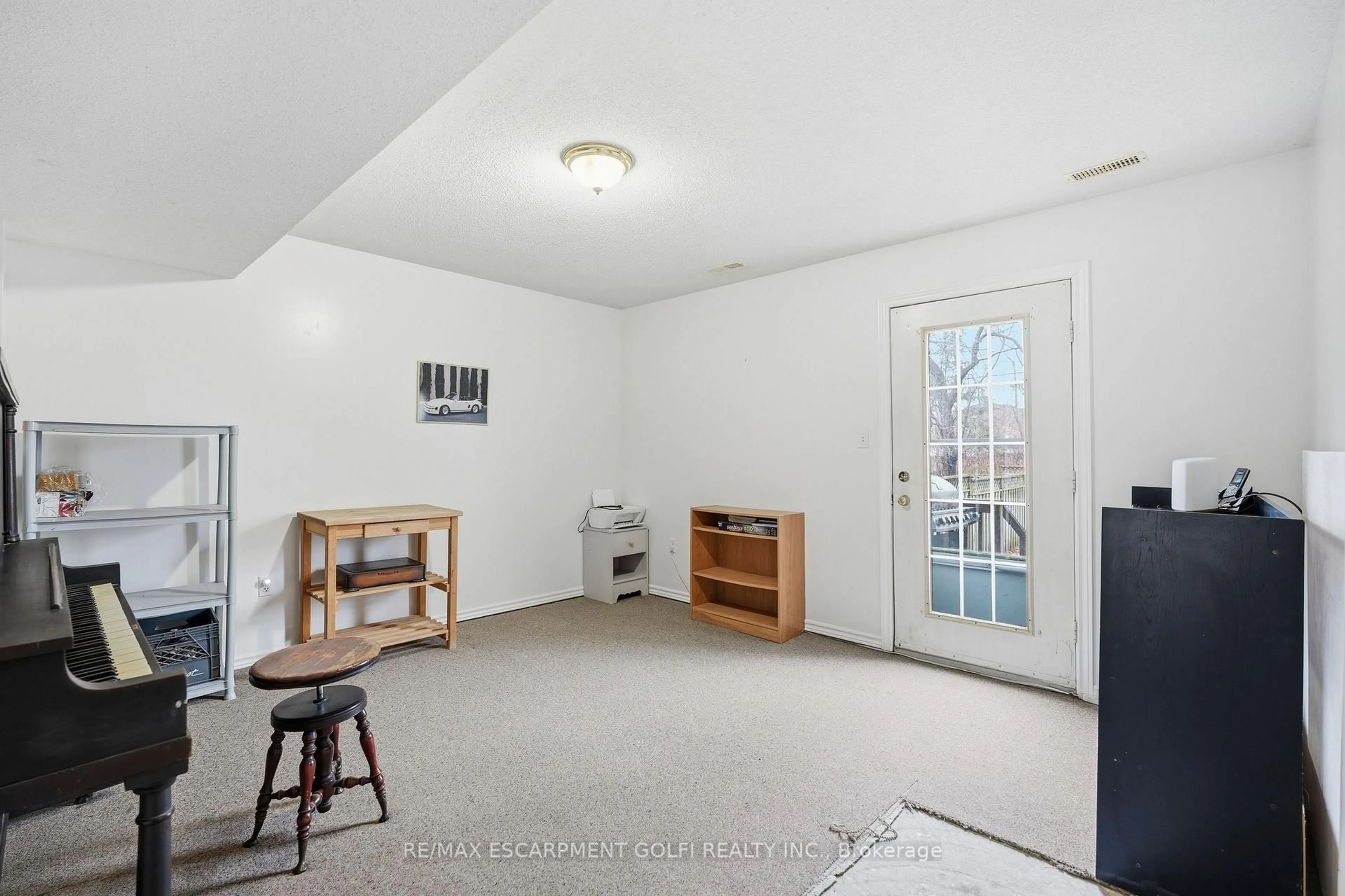 Unknown for 47 Walnut St, Brantford Ontario N3T 1H1