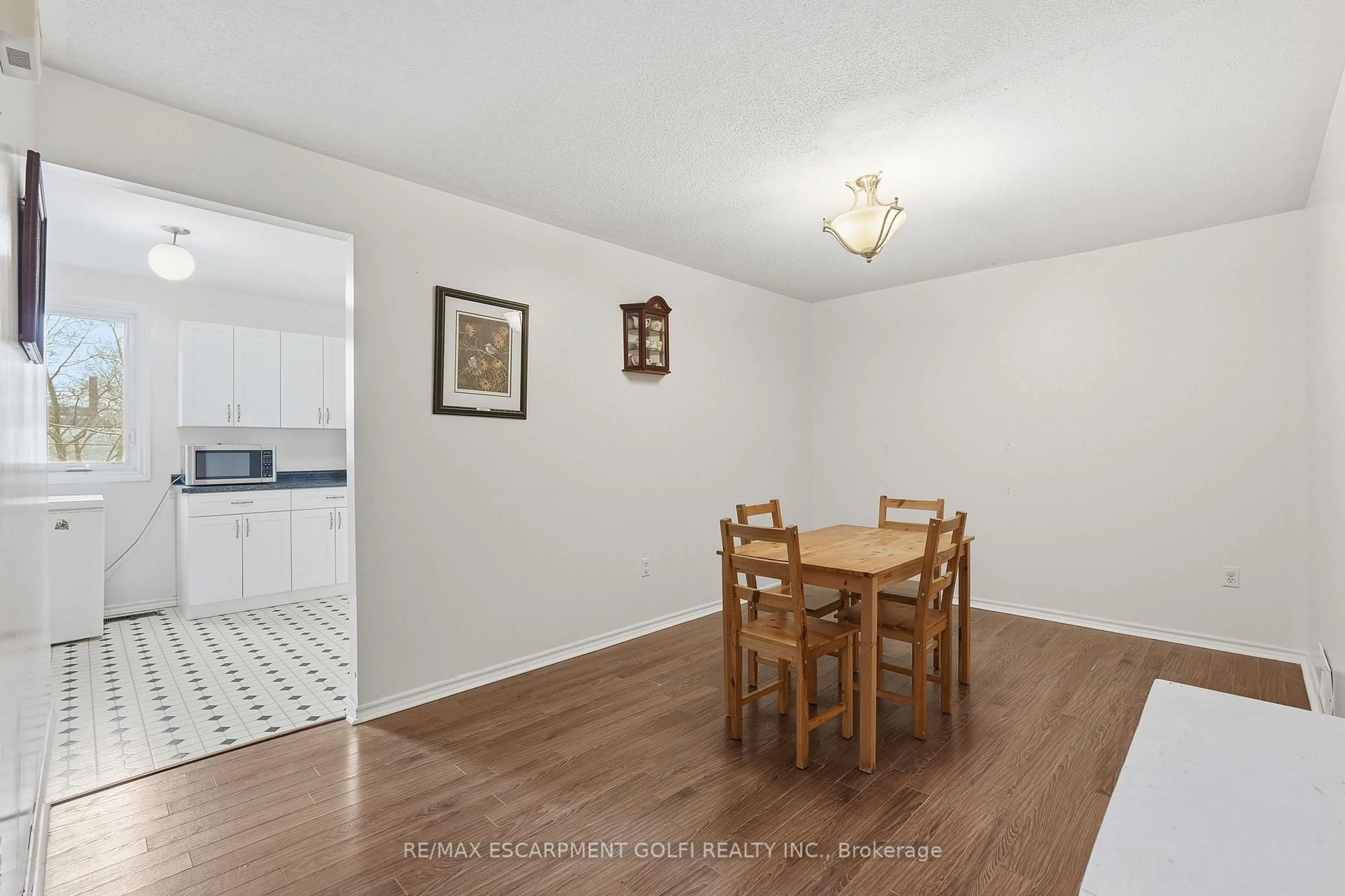 Dining room, wood/laminate floor for 47 Walnut St, Brantford Ontario N3T 1H1