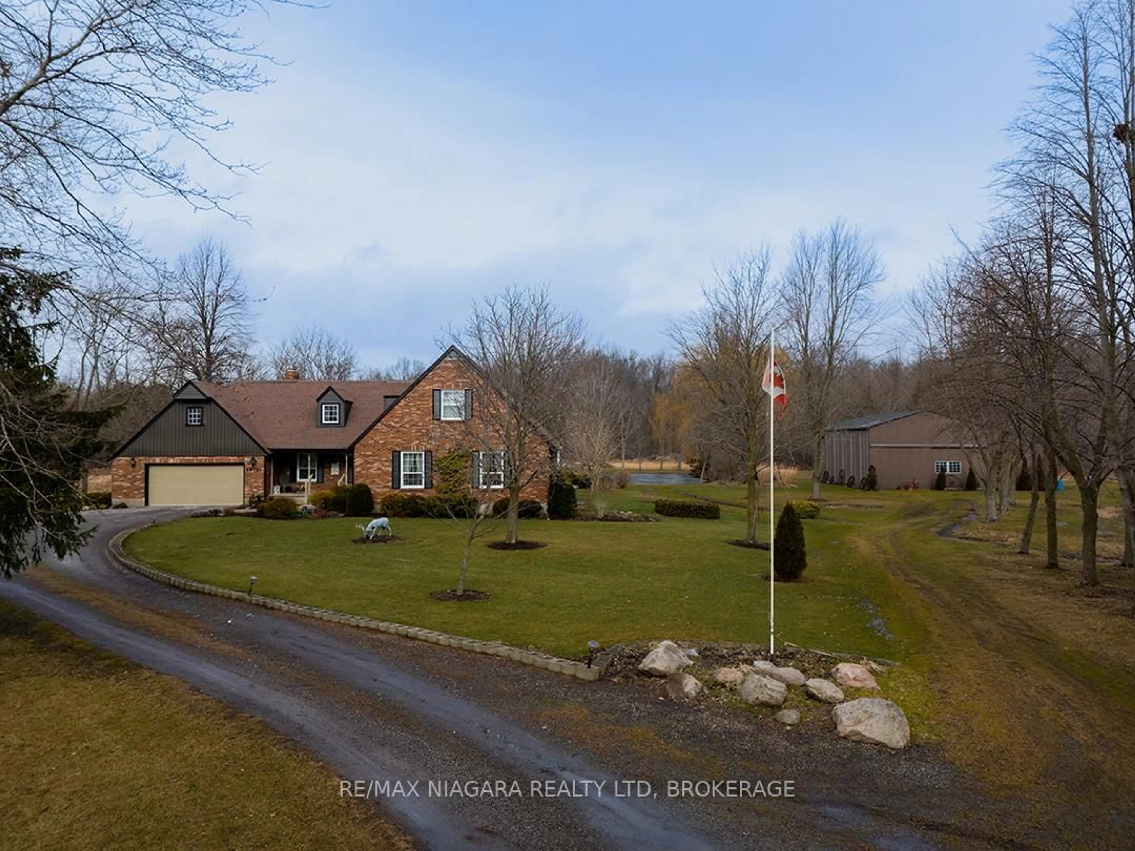 A pic from outside/outdoor area/front of a property/back of a property/a pic from drone, water/lake/river/ocean view for 40764 Forks Rd, Wainfleet Ontario L0S 1V0