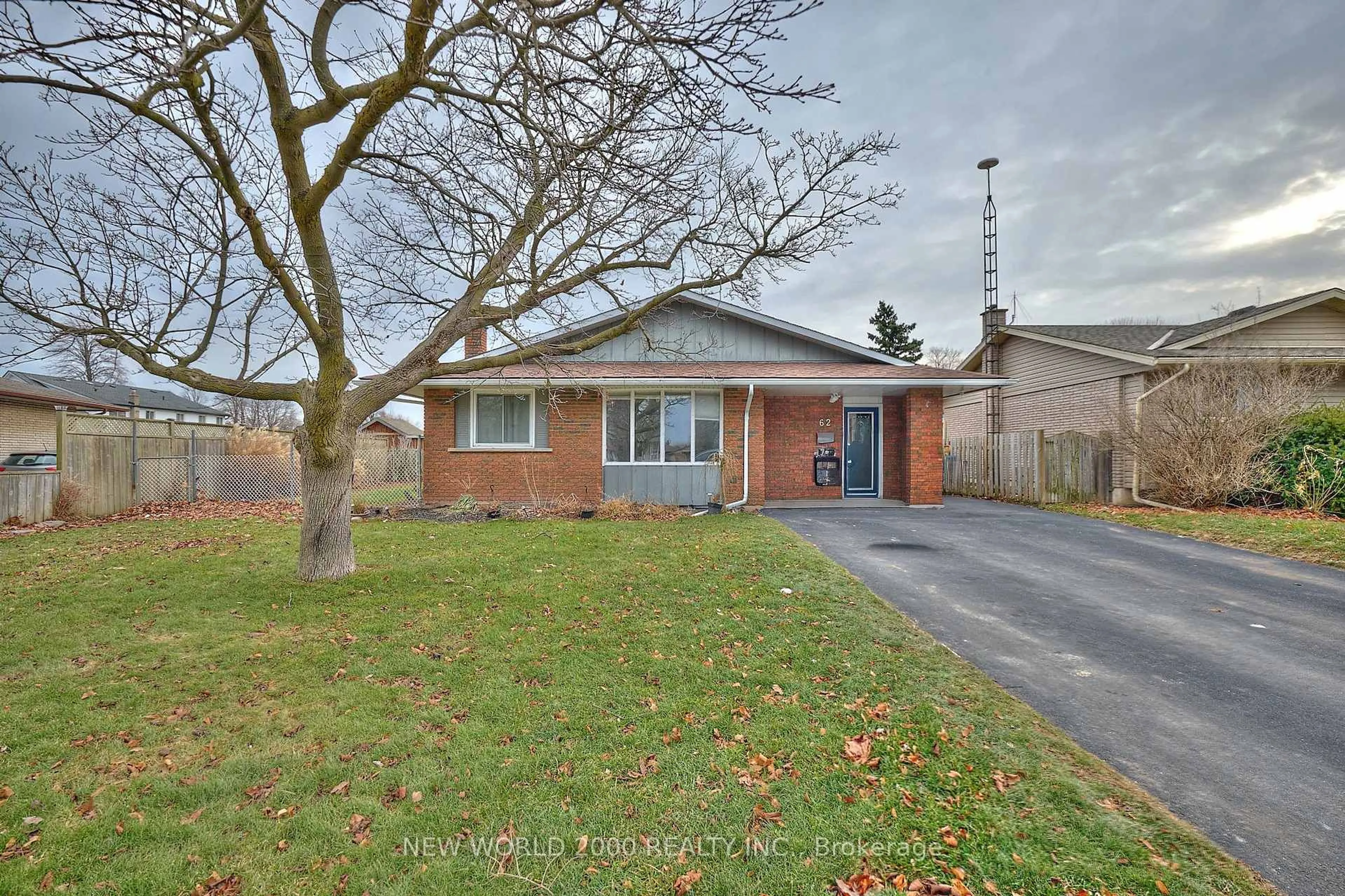 Home with brick exterior material, street for 62 CHAMPLAIN Ave, Welland Ontario L3C 2L7