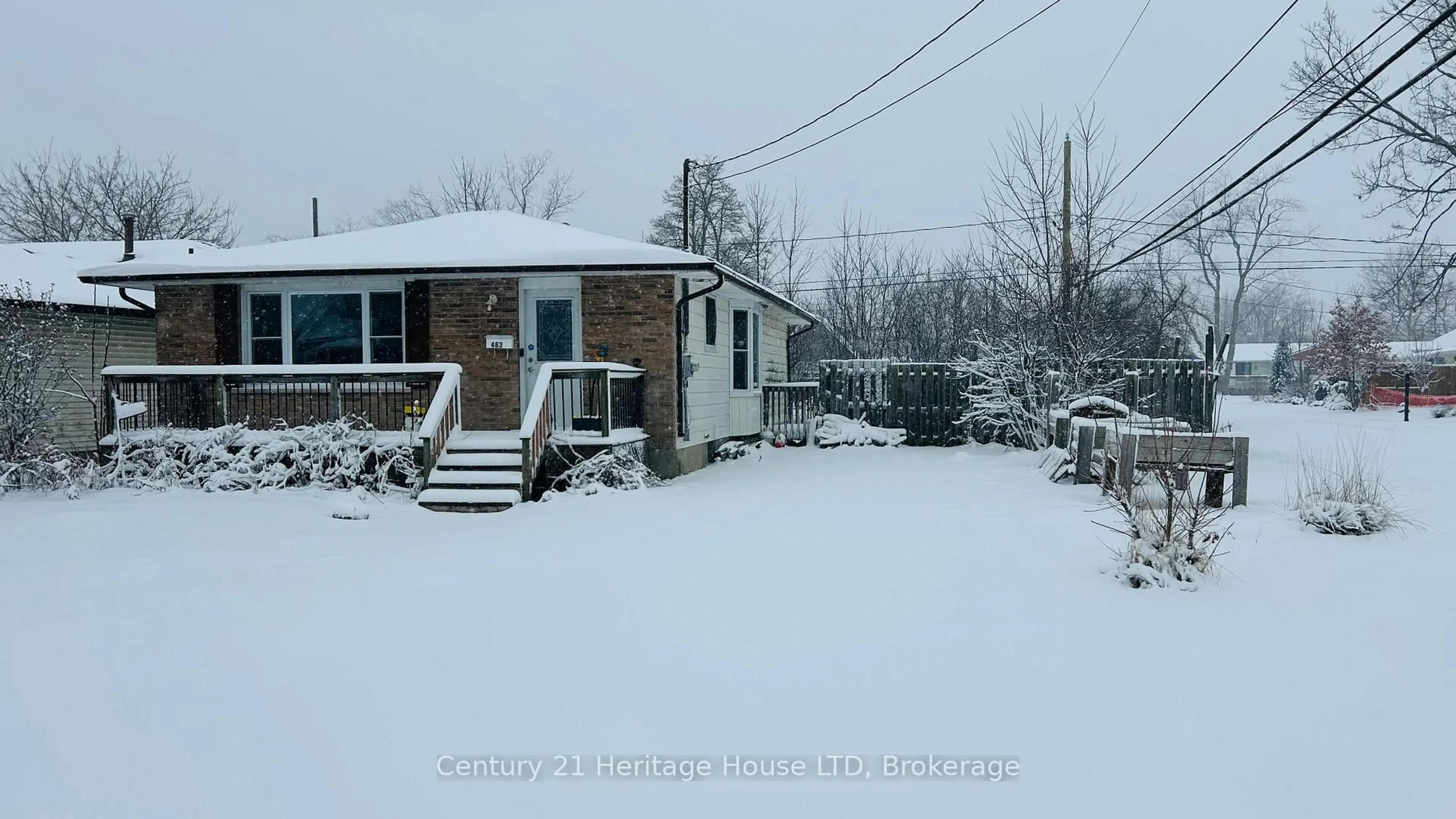 A pic from outside/outdoor area/front of a property/back of a property/a pic from drone, street for 463 Lakeview Rd, Fort Erie Ontario L2A 4W2