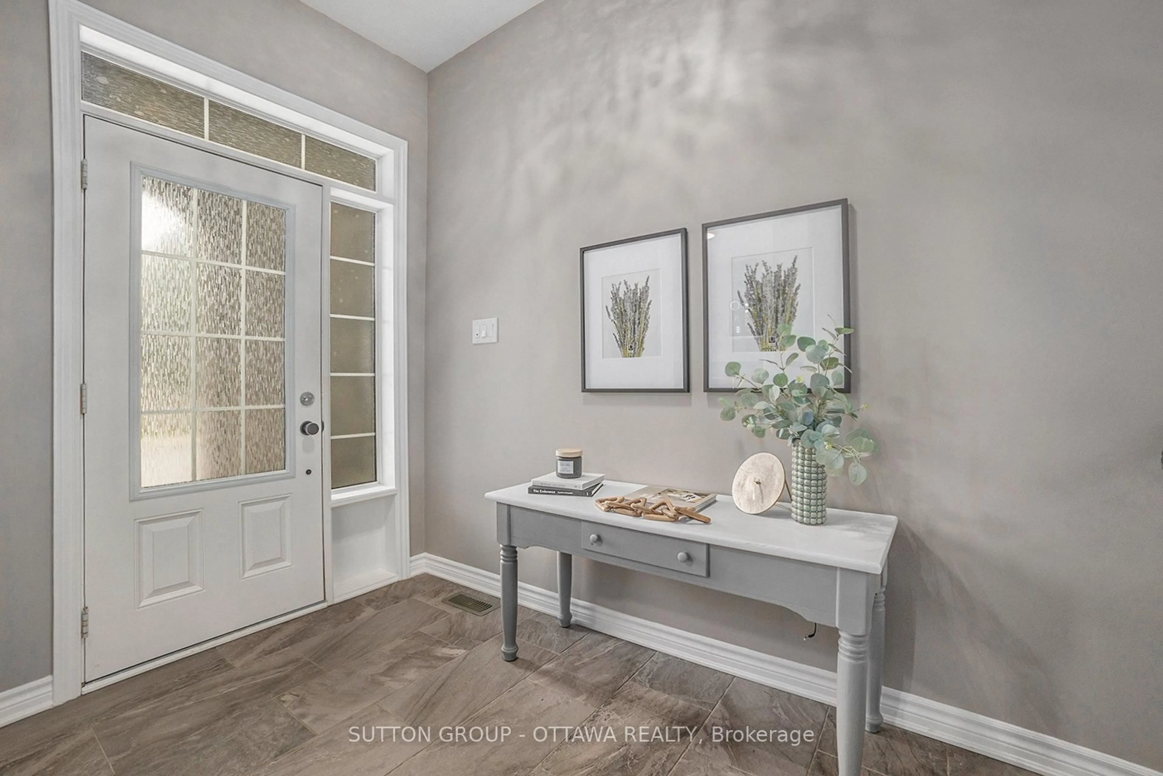 Indoor entryway for 156 Asper Trail Circ, Ottawa Ontario K2M 2T6