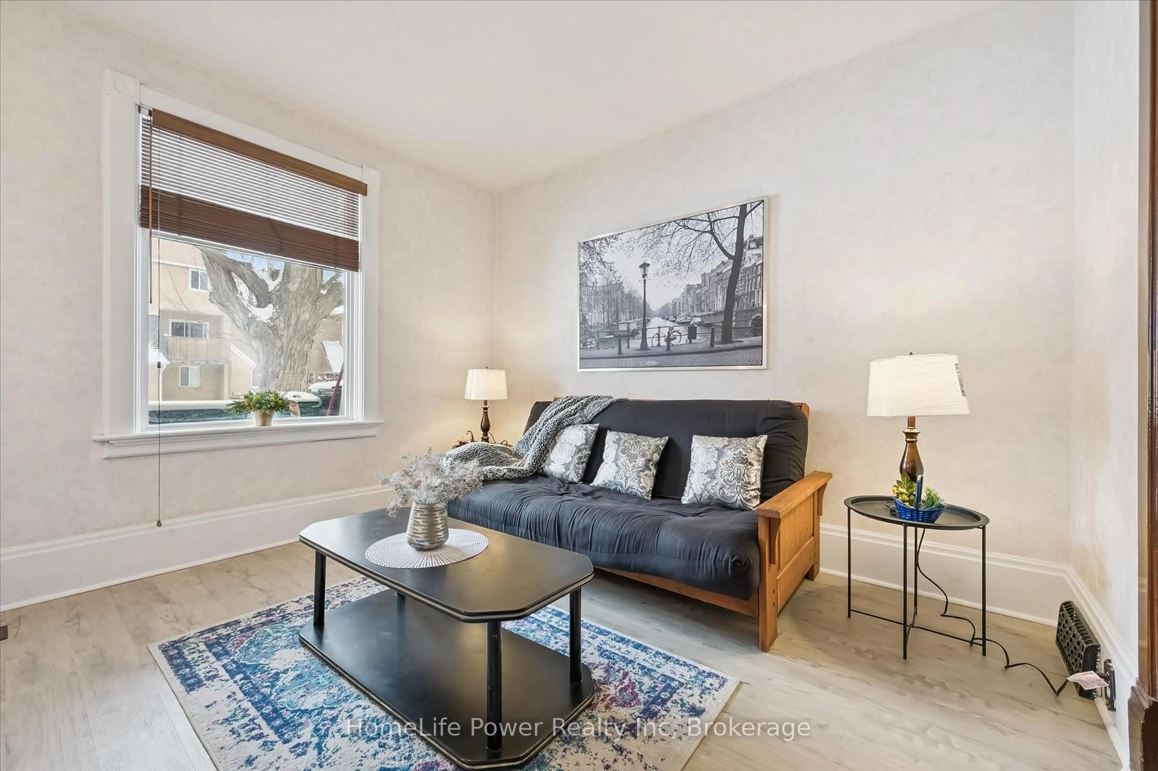 Living room with furniture, unknown for 36 Linden Ave, Kitchener Ontario N2G 2A5