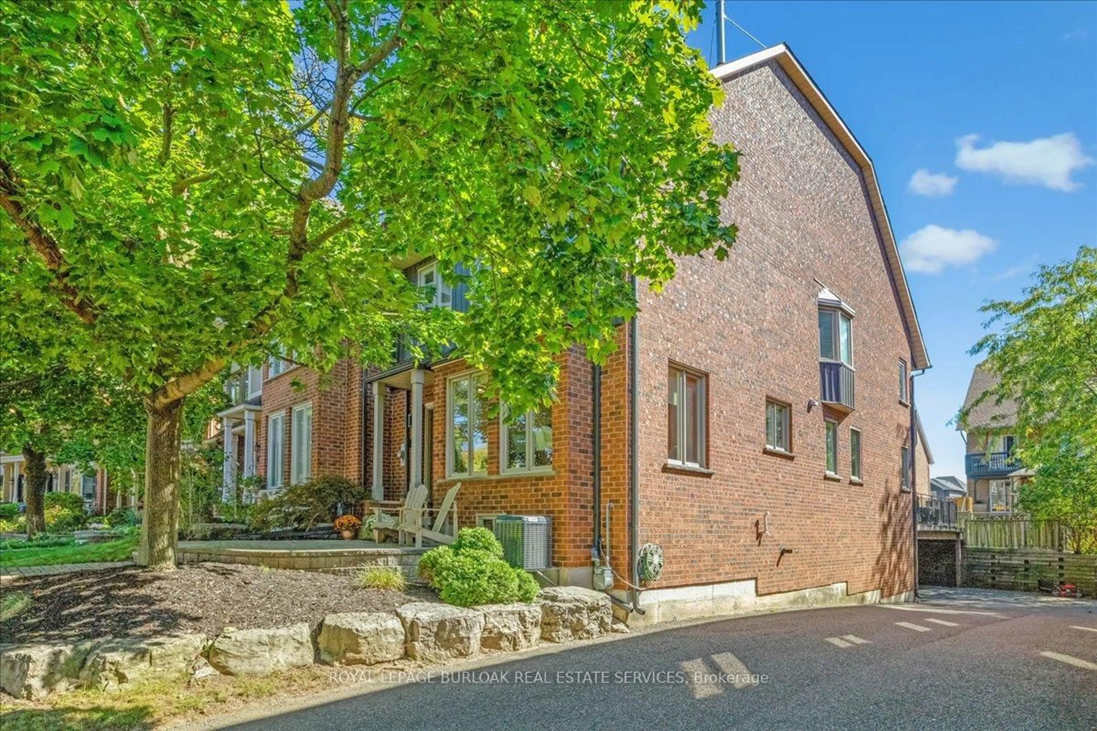 Home with brick exterior material, street for 44 Sunvale Pl, Hamilton Ontario L8E 4Z7