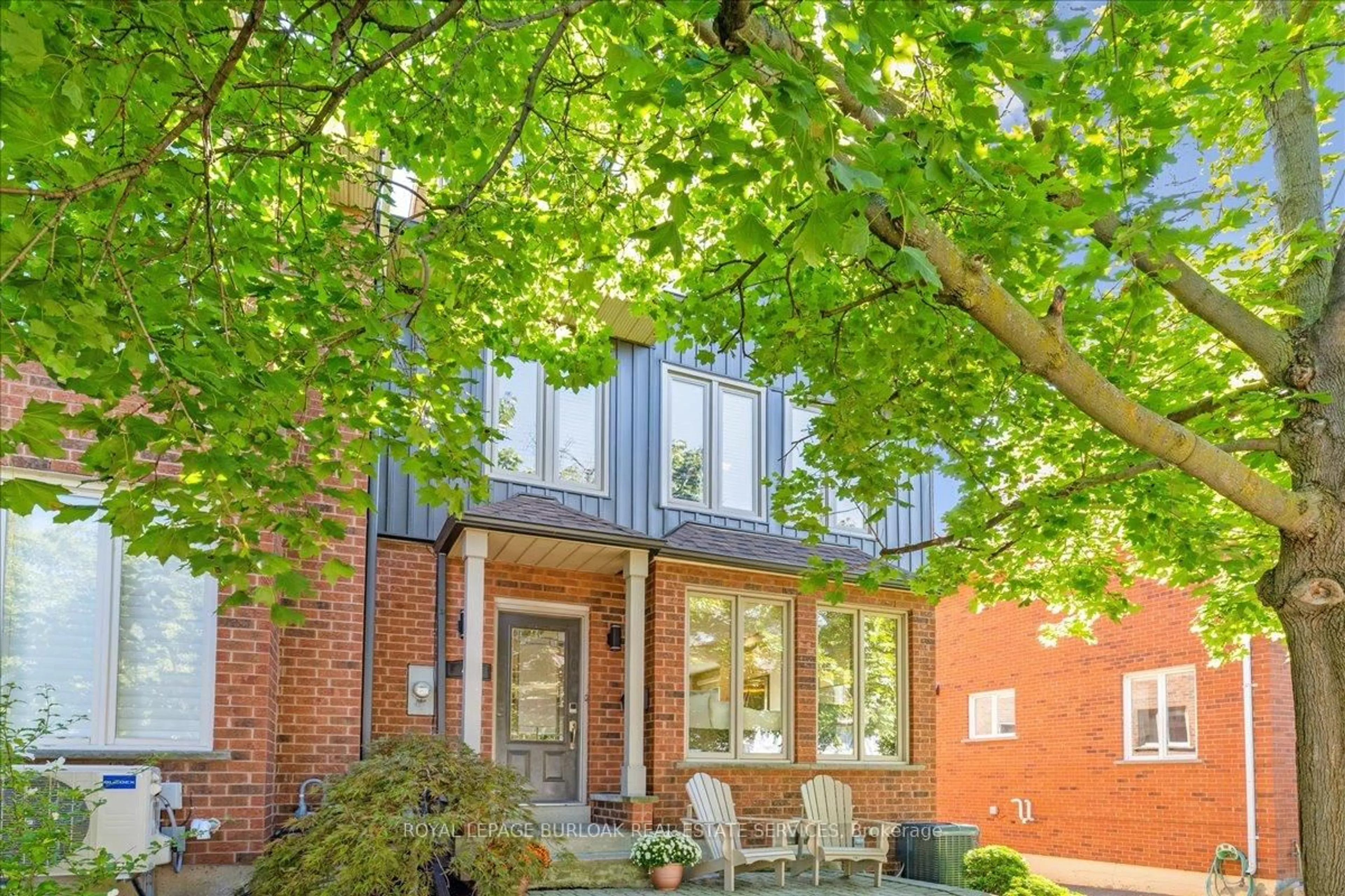 Home with brick exterior material, street for 44 Sunvale Pl, Hamilton Ontario L8E 4Z7