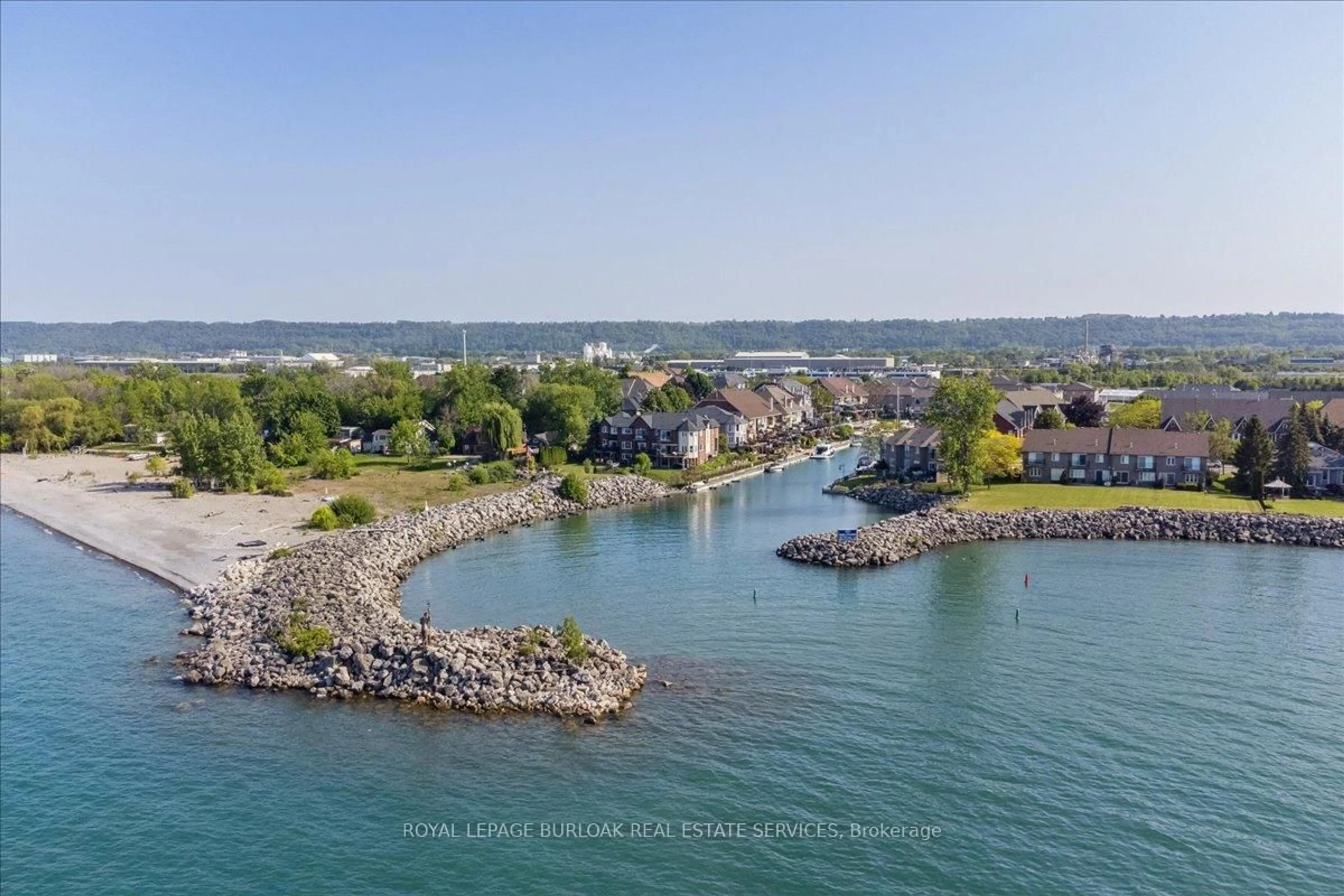 A pic from outside/outdoor area/front of a property/back of a property/a pic from drone, water/lake/river/ocean view for 44 Sunvale Pl, Hamilton Ontario L8E 4Z7