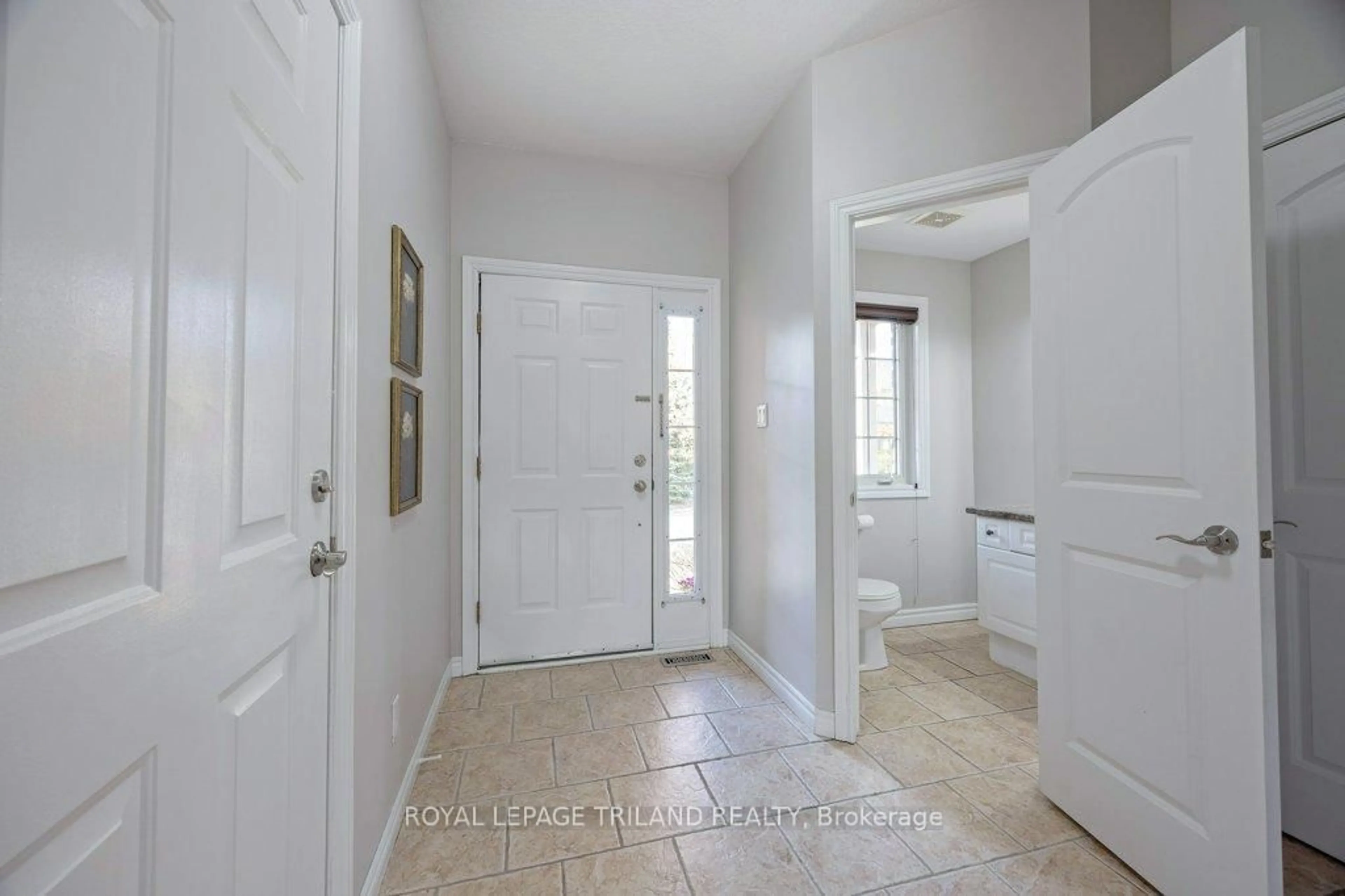 Indoor entryway for 2089 Beaverbrook Ave #8, London North Ontario N6H 0A9