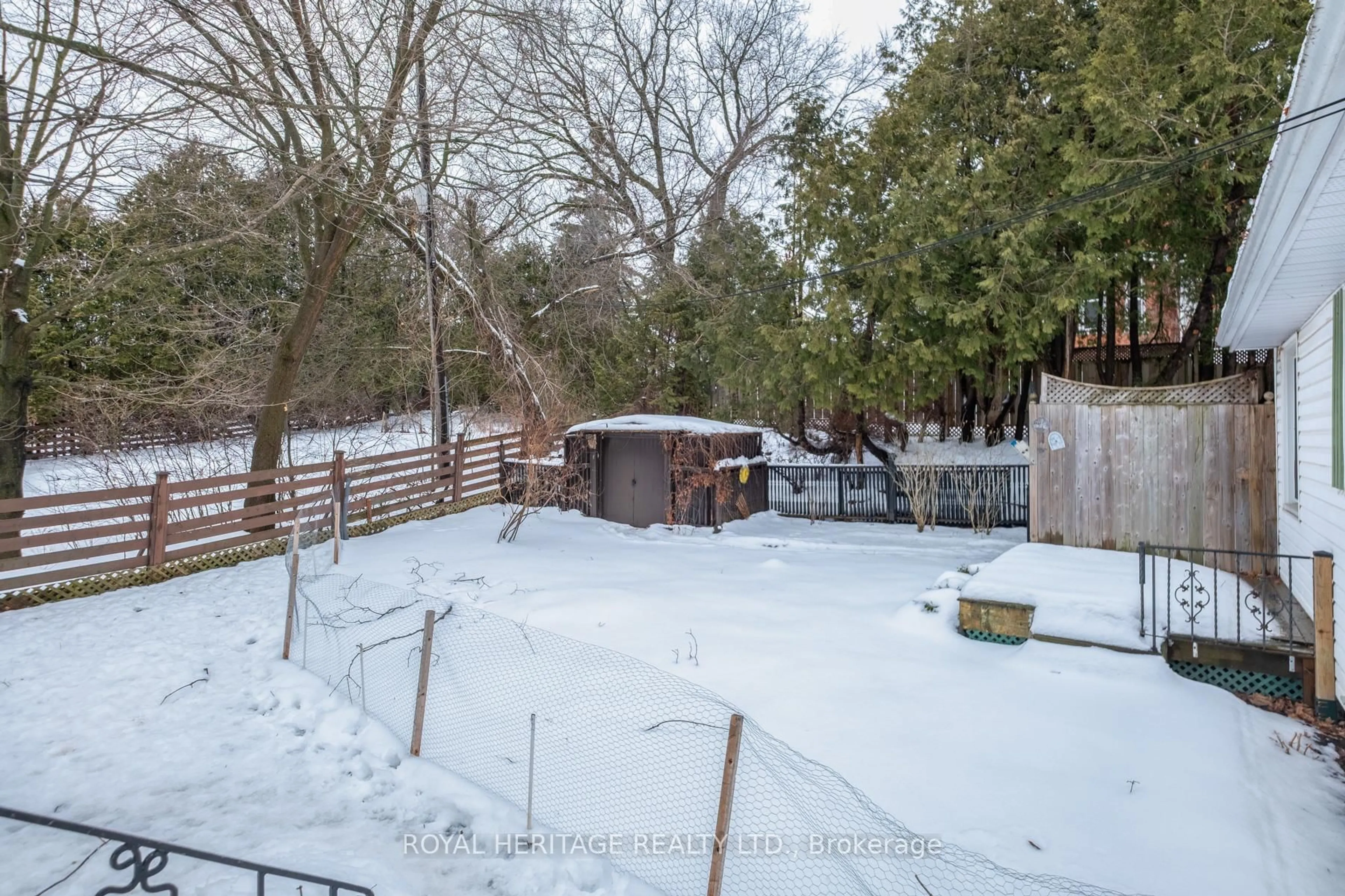 A pic from outside/outdoor area/front of a property/back of a property/a pic from drone, unknown for 12 Platt St, Brighton Ontario K0K 1H0