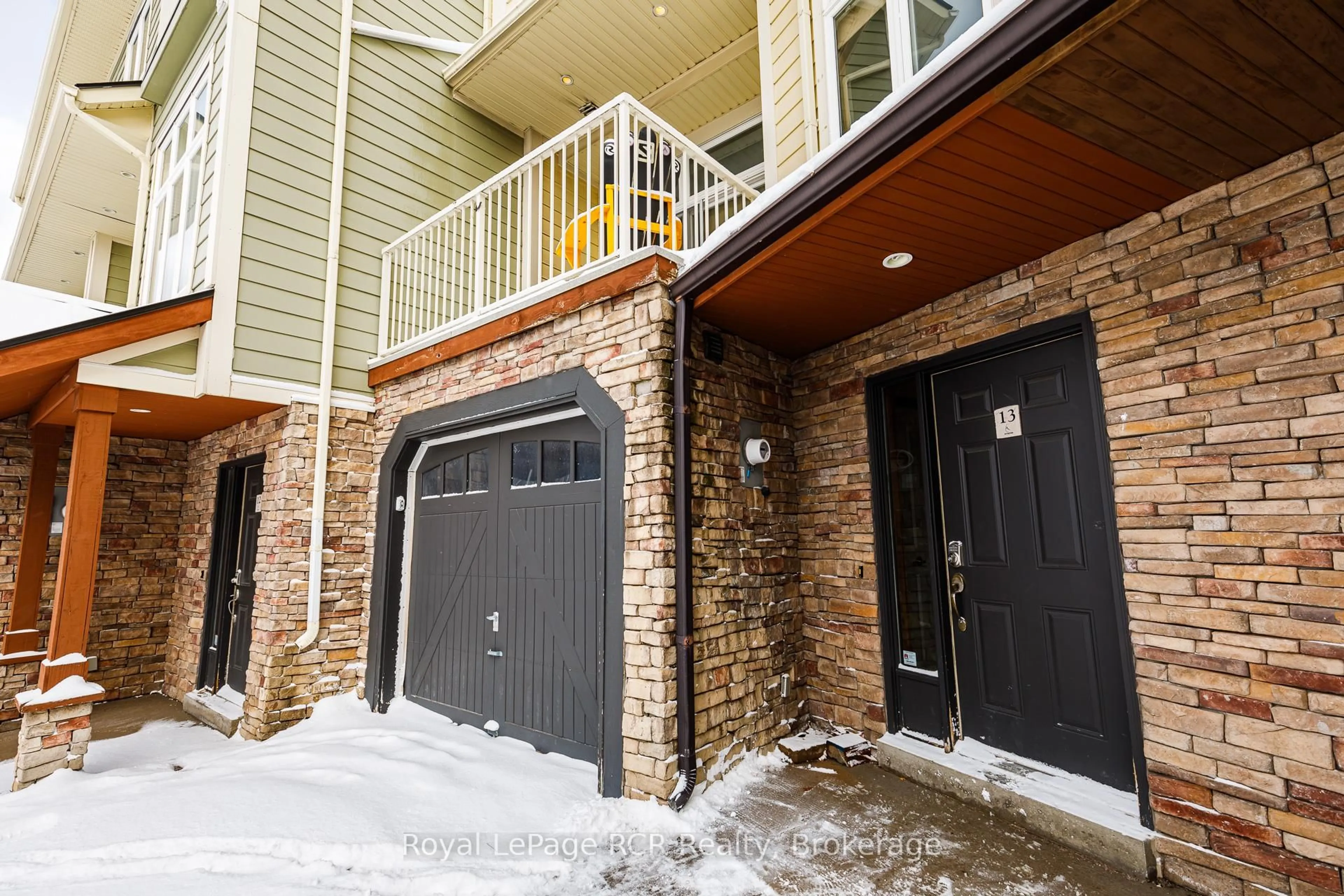 Indoor entryway for 104 Farm Gate Rd #13, Blue Mountains Ontario L9Y 0L7