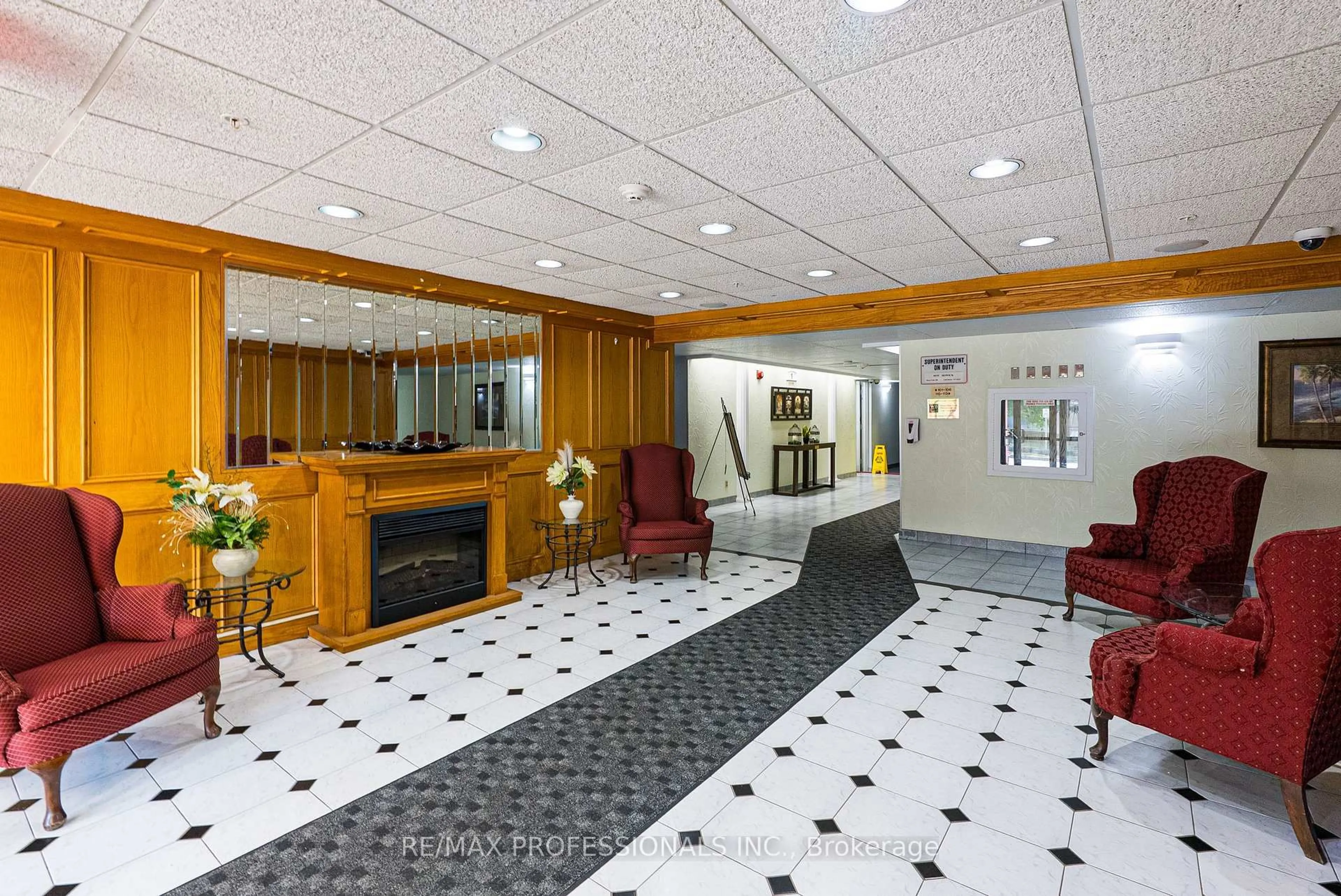 Lobby for 9 Bonheur Crt #905, Brantford Ontario N3P 1Z5