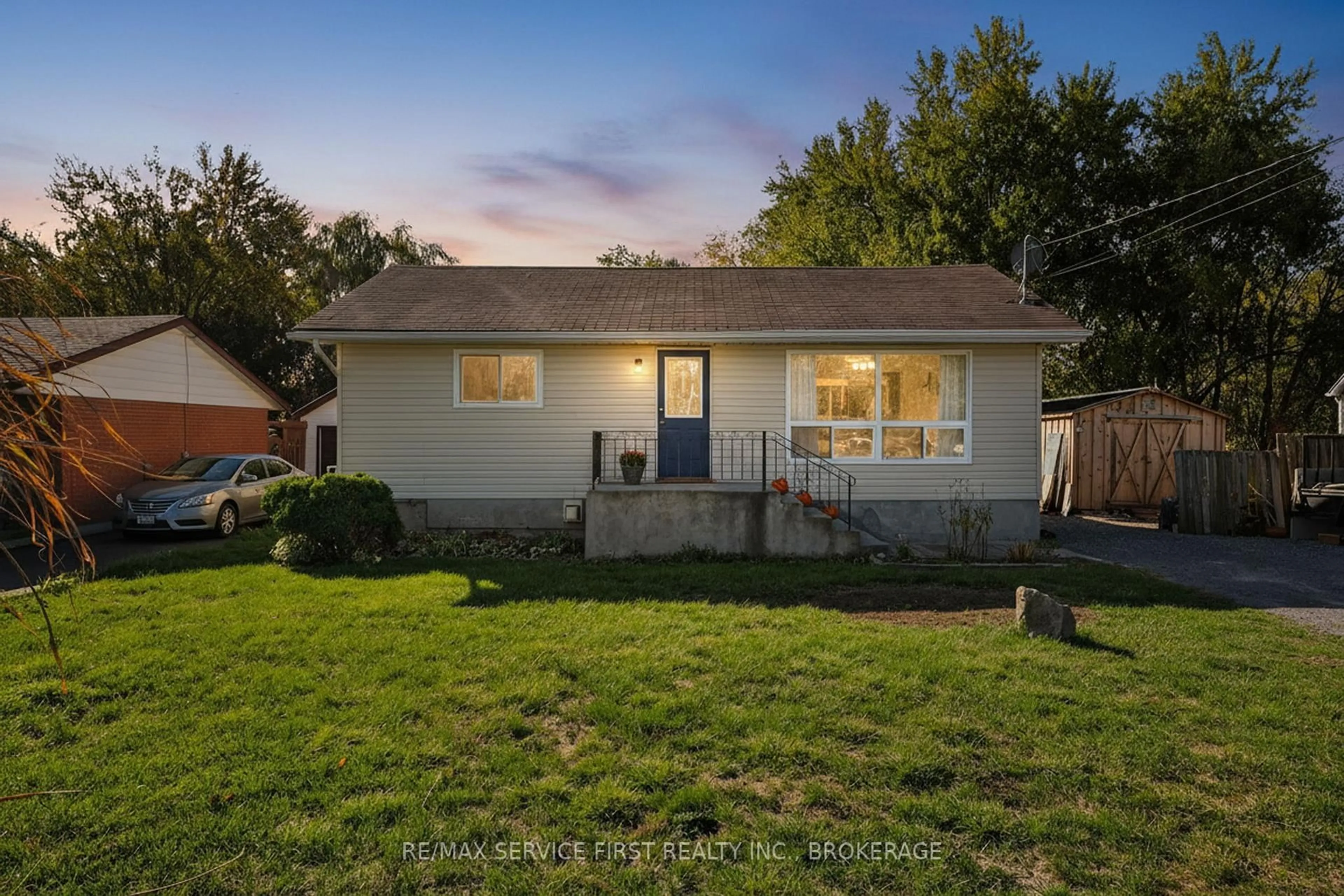 Home with vinyl exterior material, street for 3007 Princess St, Kingston Ontario K7L 4V2