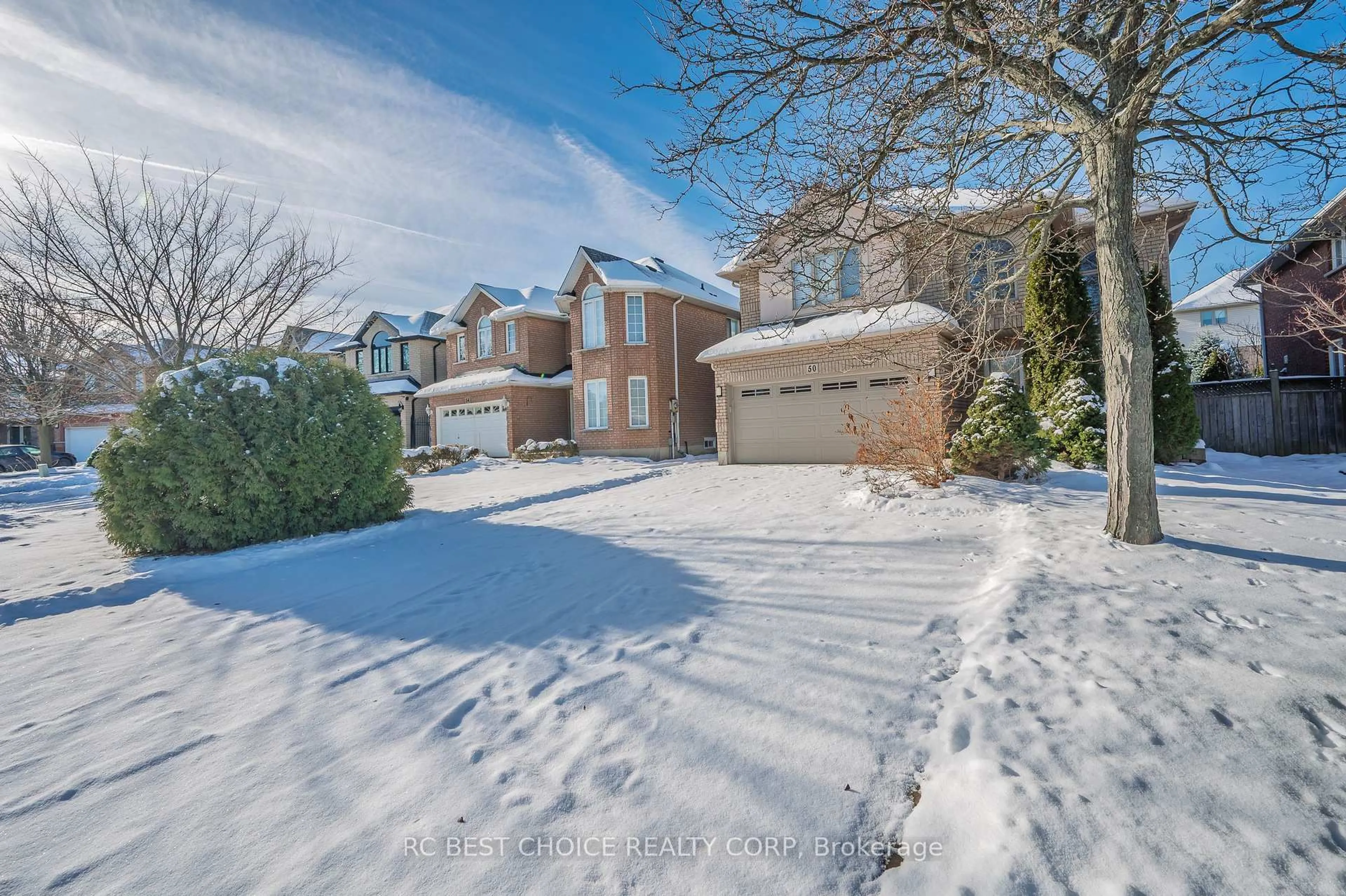 A pic from outside/outdoor area/front of a property/back of a property/a pic from drone, street for 50 Pelham Dr, Hamilton Ontario L9K 1L4