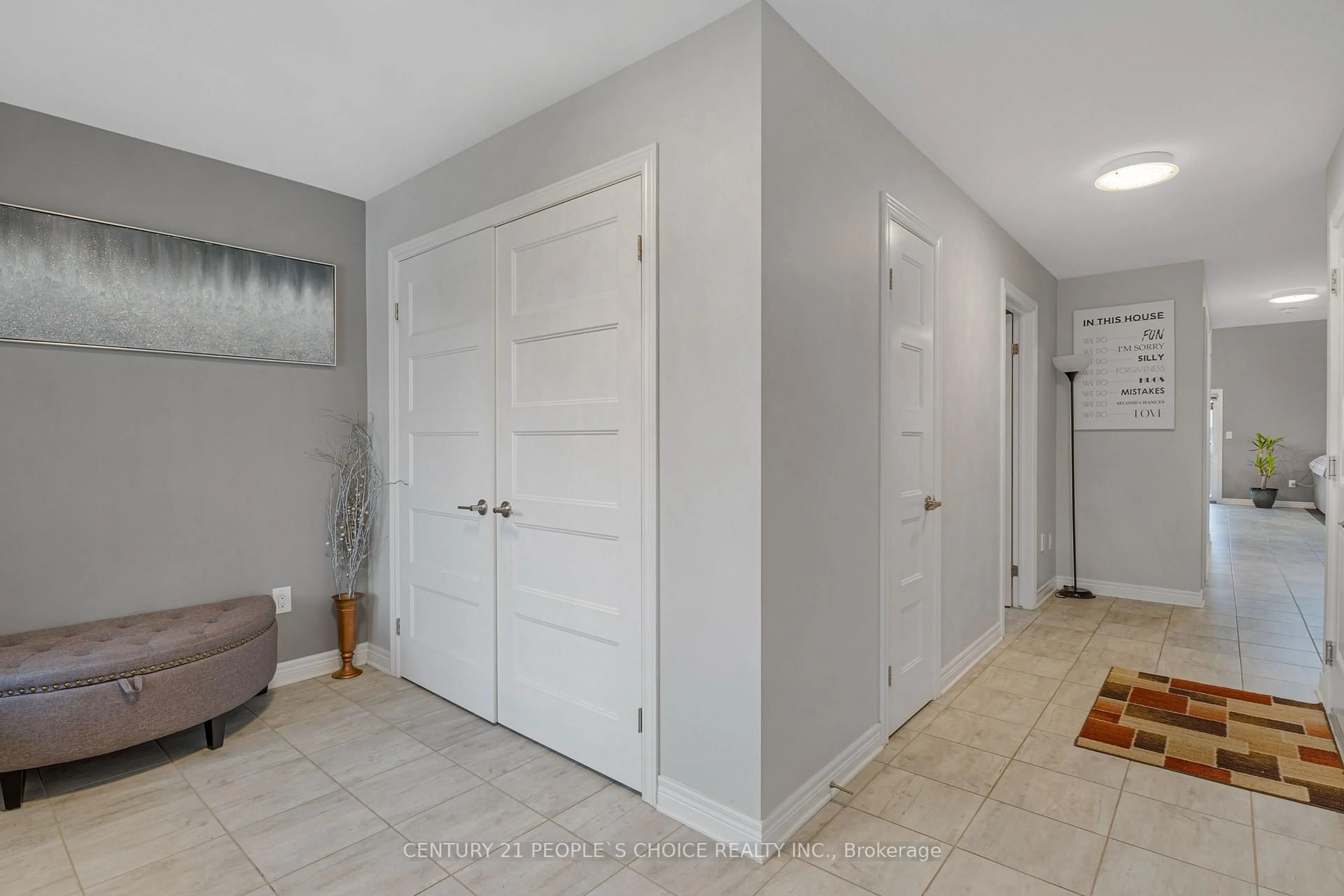 Indoor entryway for 5 Secord St, Thorold Ontario L2V 0E9