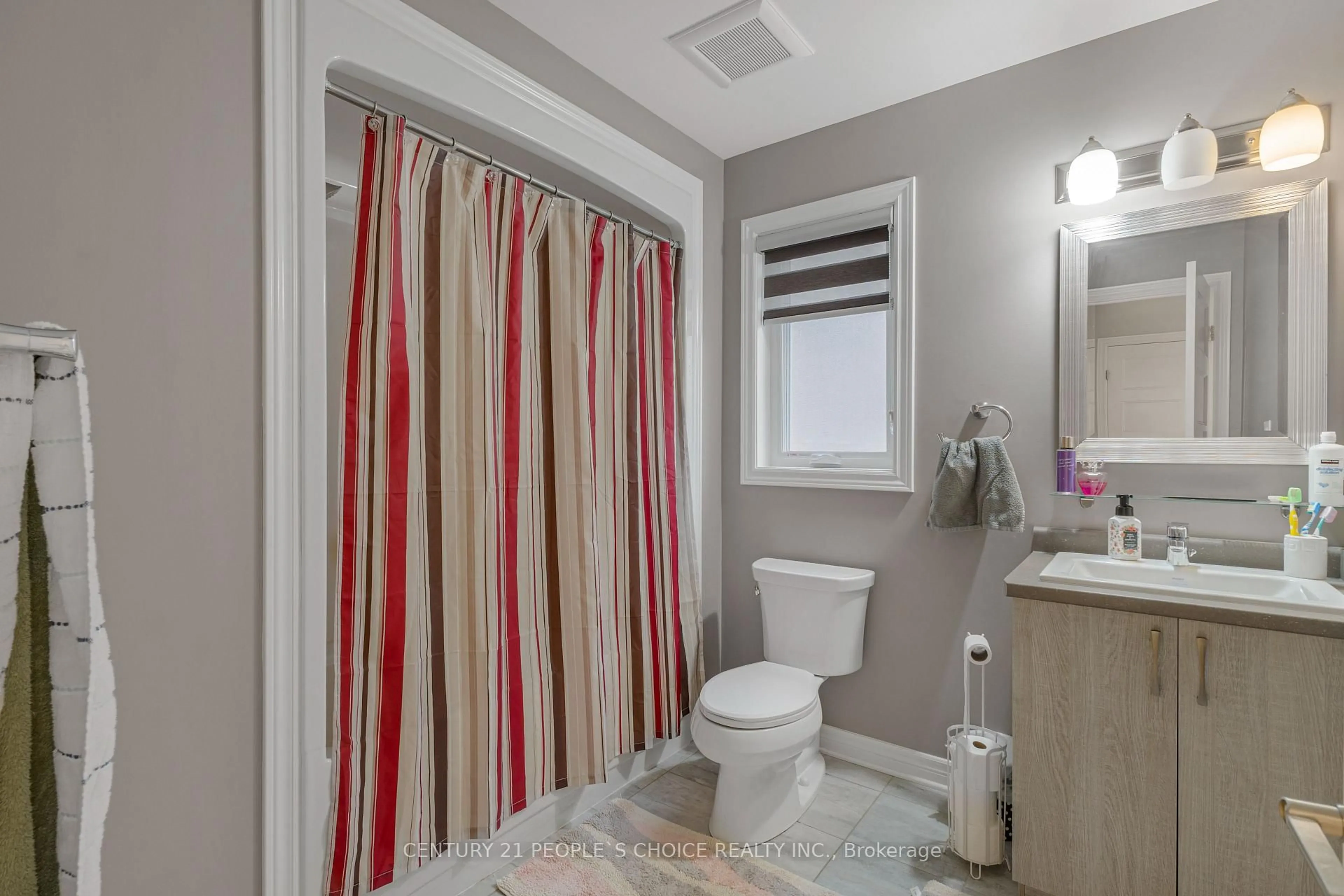 Standard bathroom, ceramic/tile floor for 5 Secord St, Thorold Ontario L2V 0E9