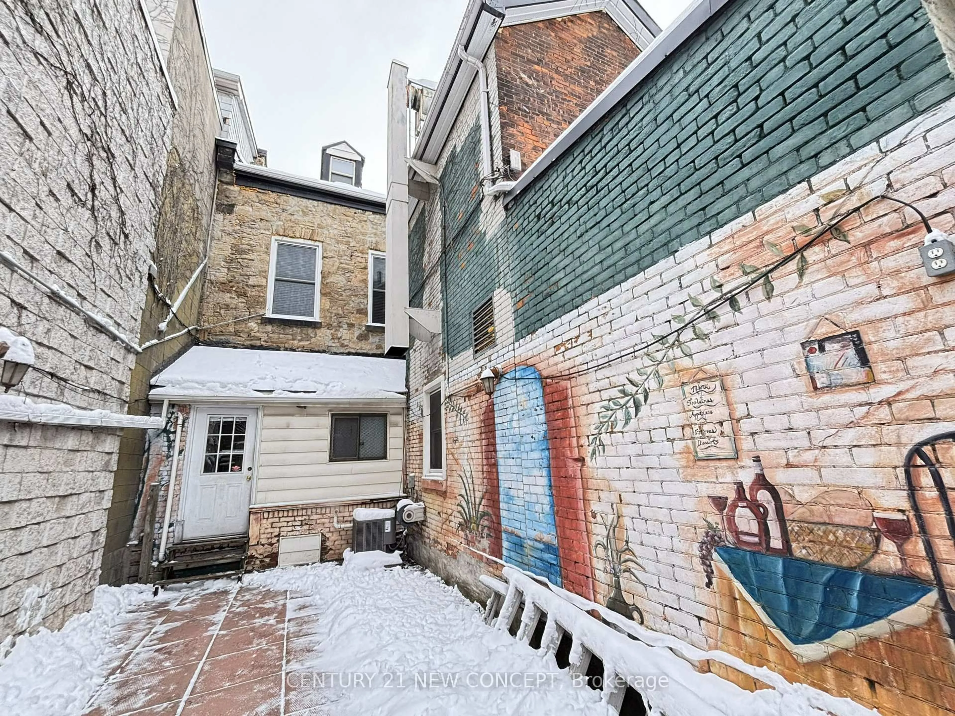 Patio, street for 146 James St, Hamilton Ontario L8P 3A2