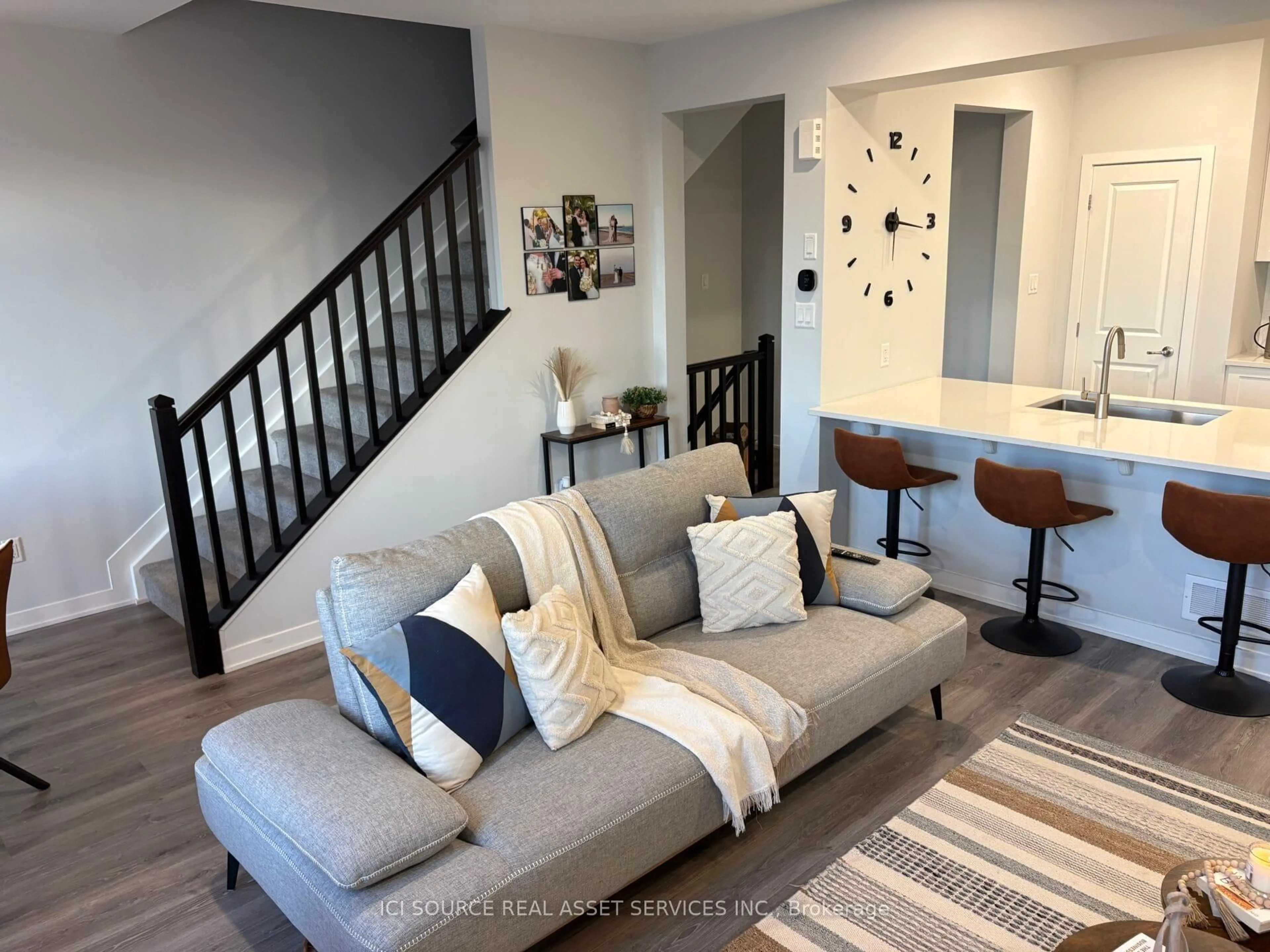 Living room with furniture, unknown for 617 Quilter Row, Richmond Ontario K0A 2Z0