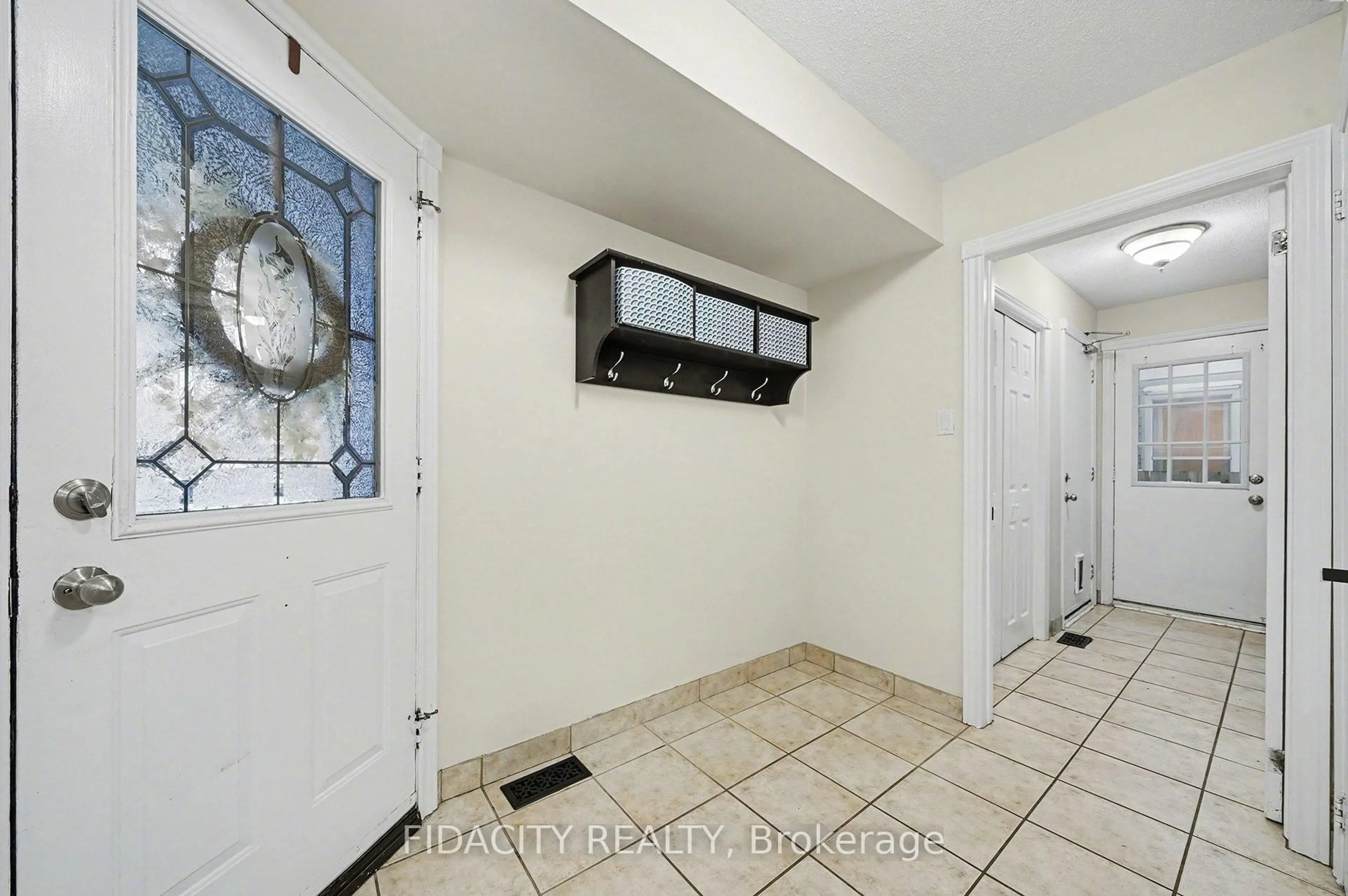 Indoor entryway for 15 Halley St, Ottawa Ontario K2J 3W6