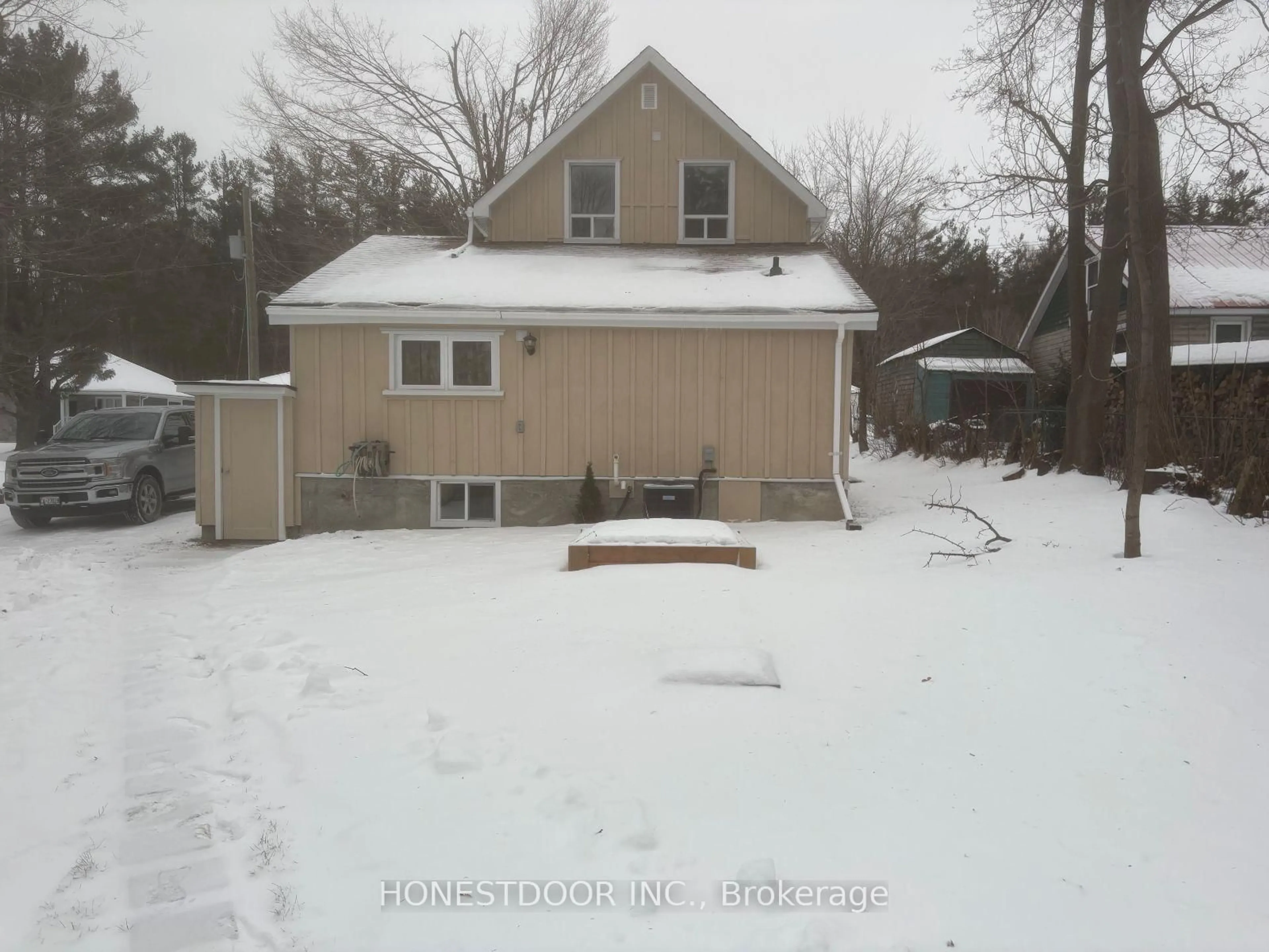 A pic from outside/outdoor area/front of a property/back of a property/a pic from drone, unknown for 18 John St, Kawartha Lakes Ontario K0M 2B0