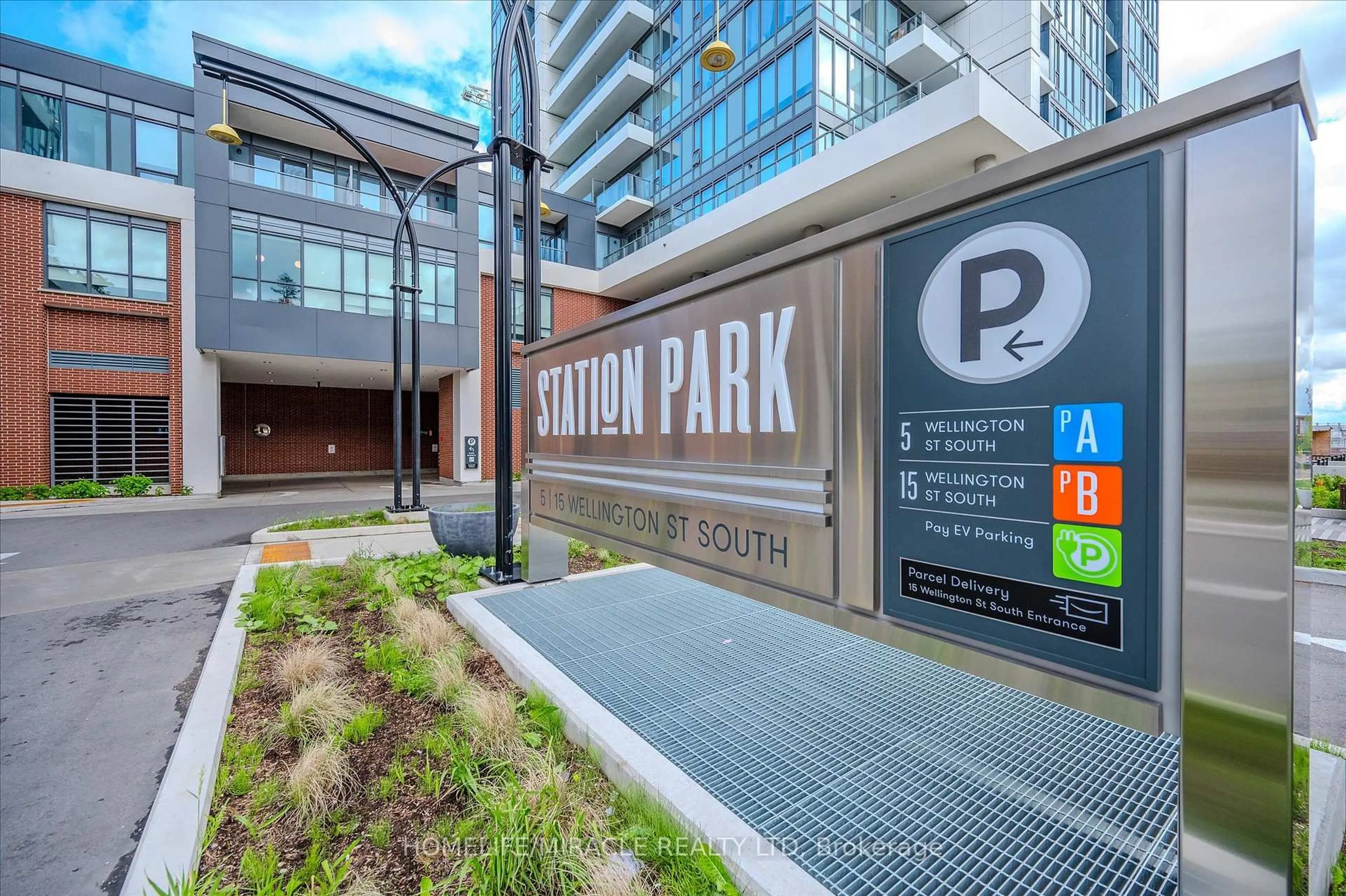 Parking for 5 WELLINGTON Street #1612, Kitchener Ontario N2G 0E3