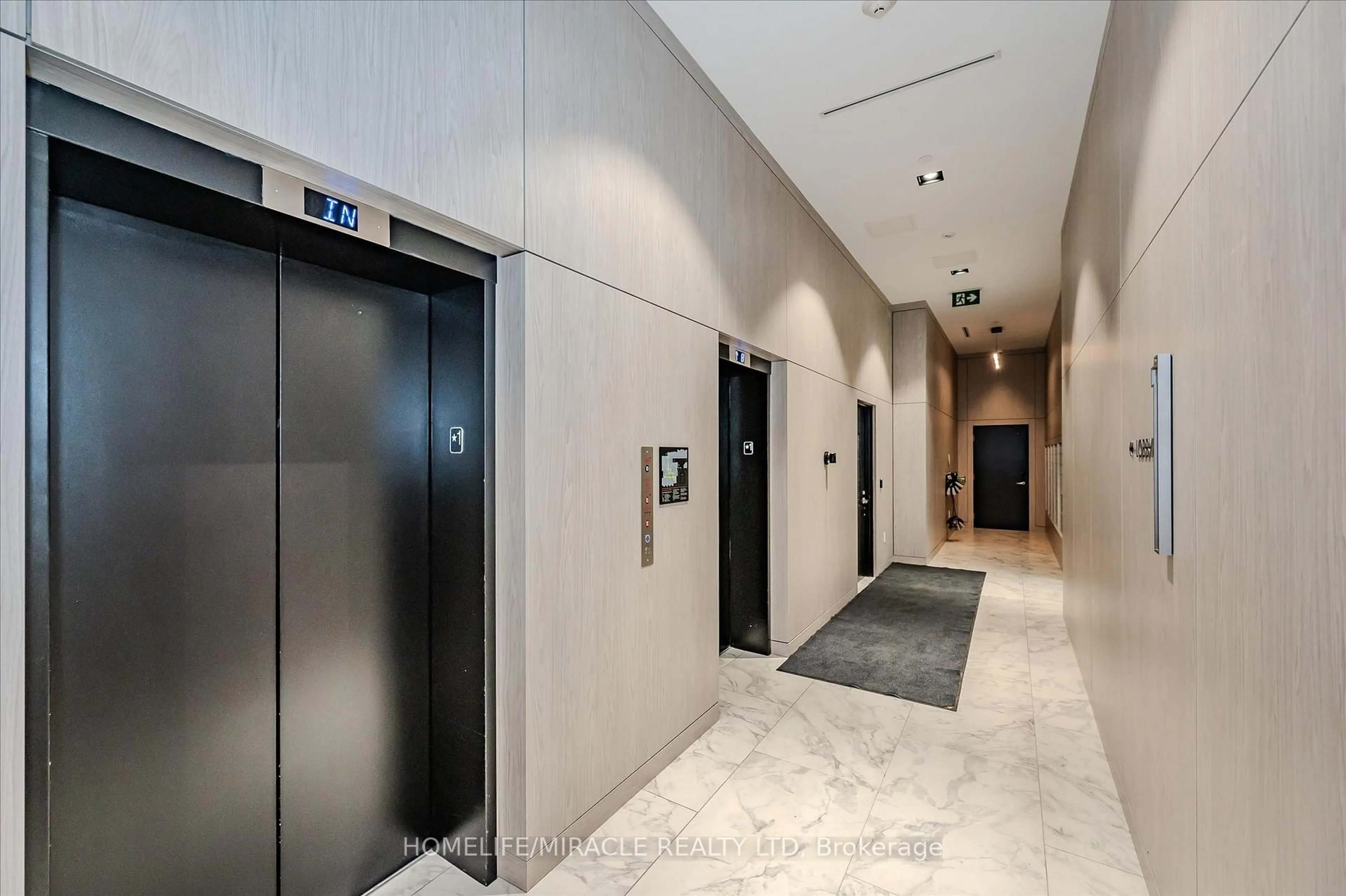 Indoor foyer for 5 WELLINGTON Street #1612, Kitchener Ontario N2G 0E3