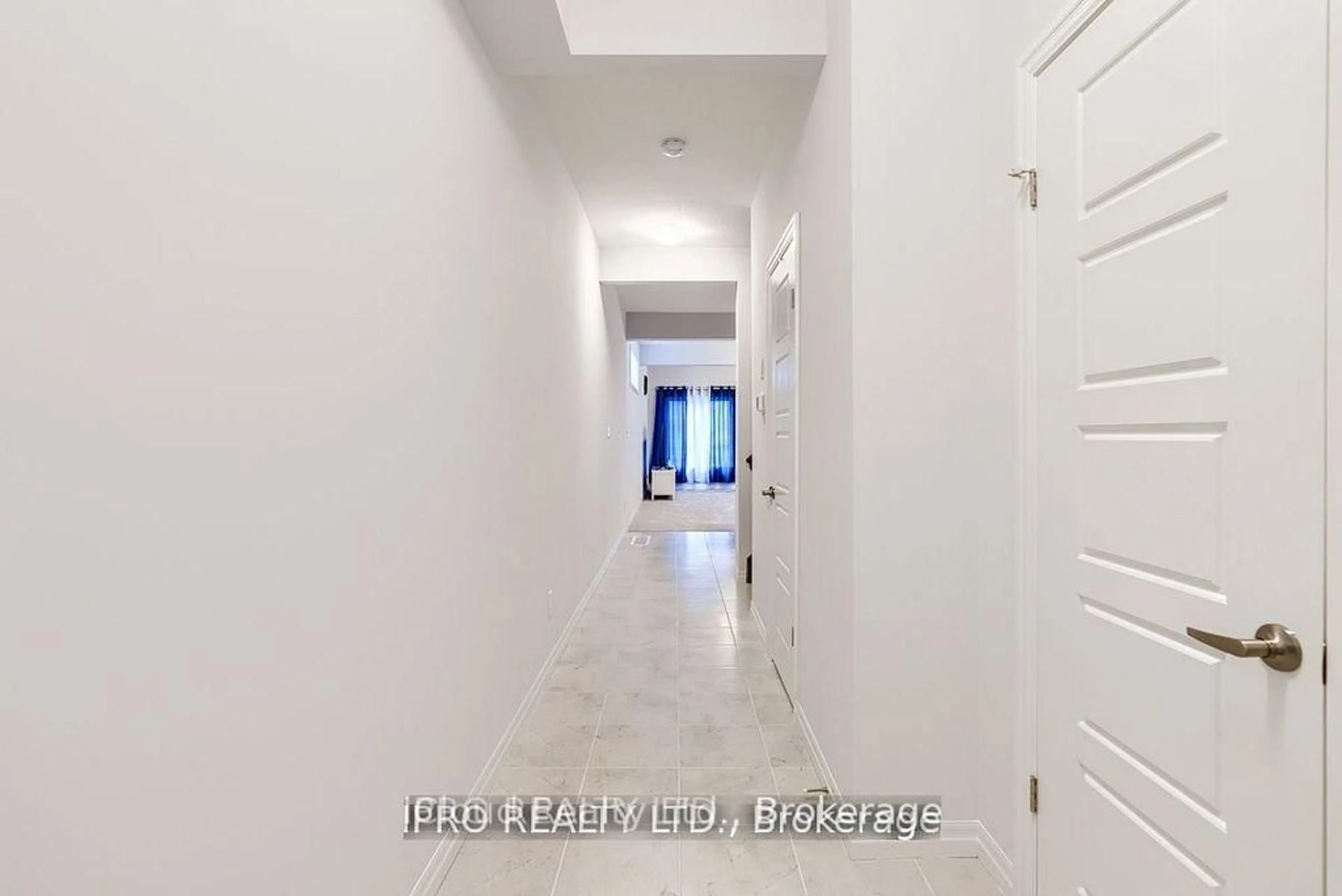 Indoor foyer for 99 Honey St, Cambridge Ontario N1T 0C6