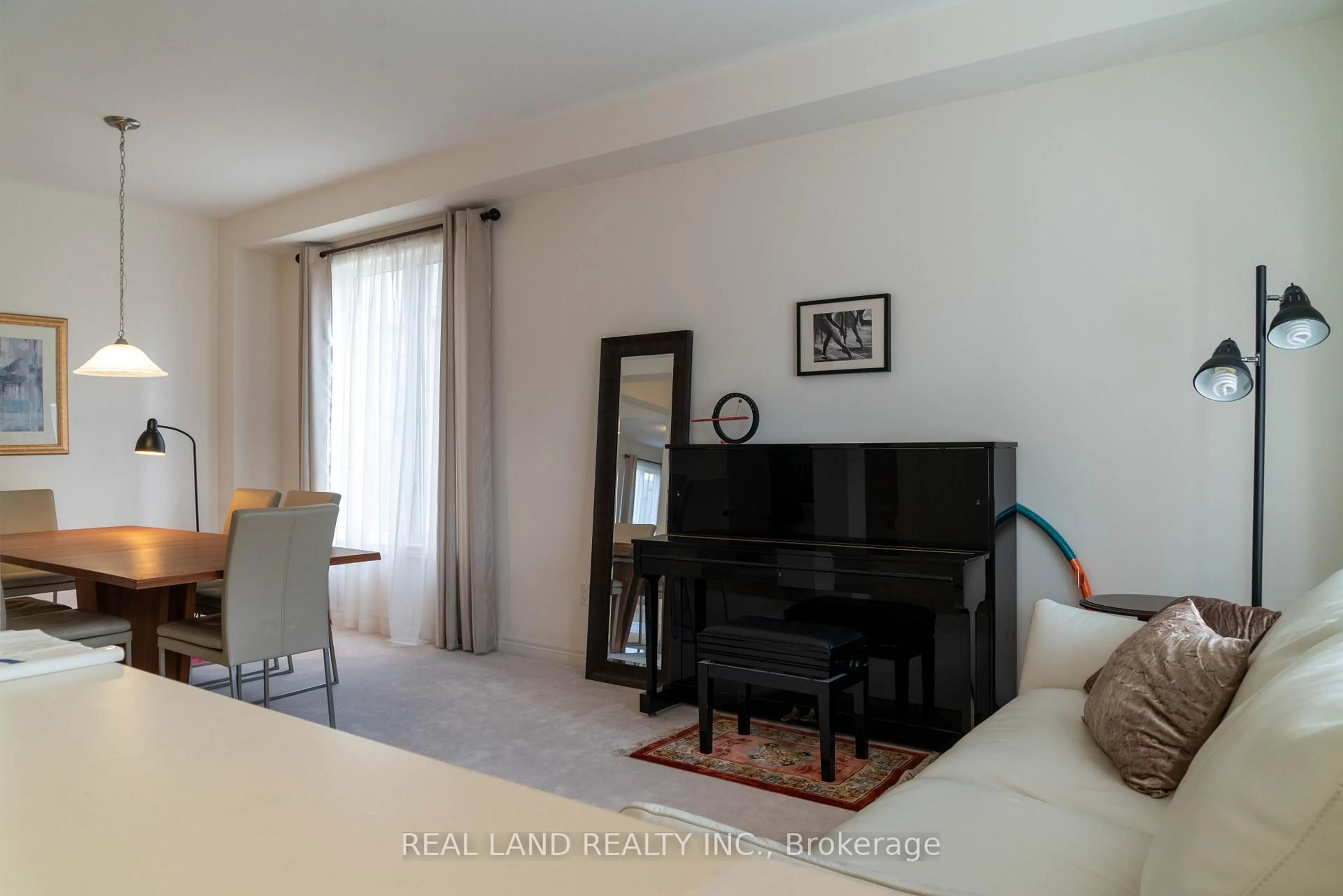 A pic of a room for 6284 St. Michael Ave, Niagara Falls Ontario L2H 0C8