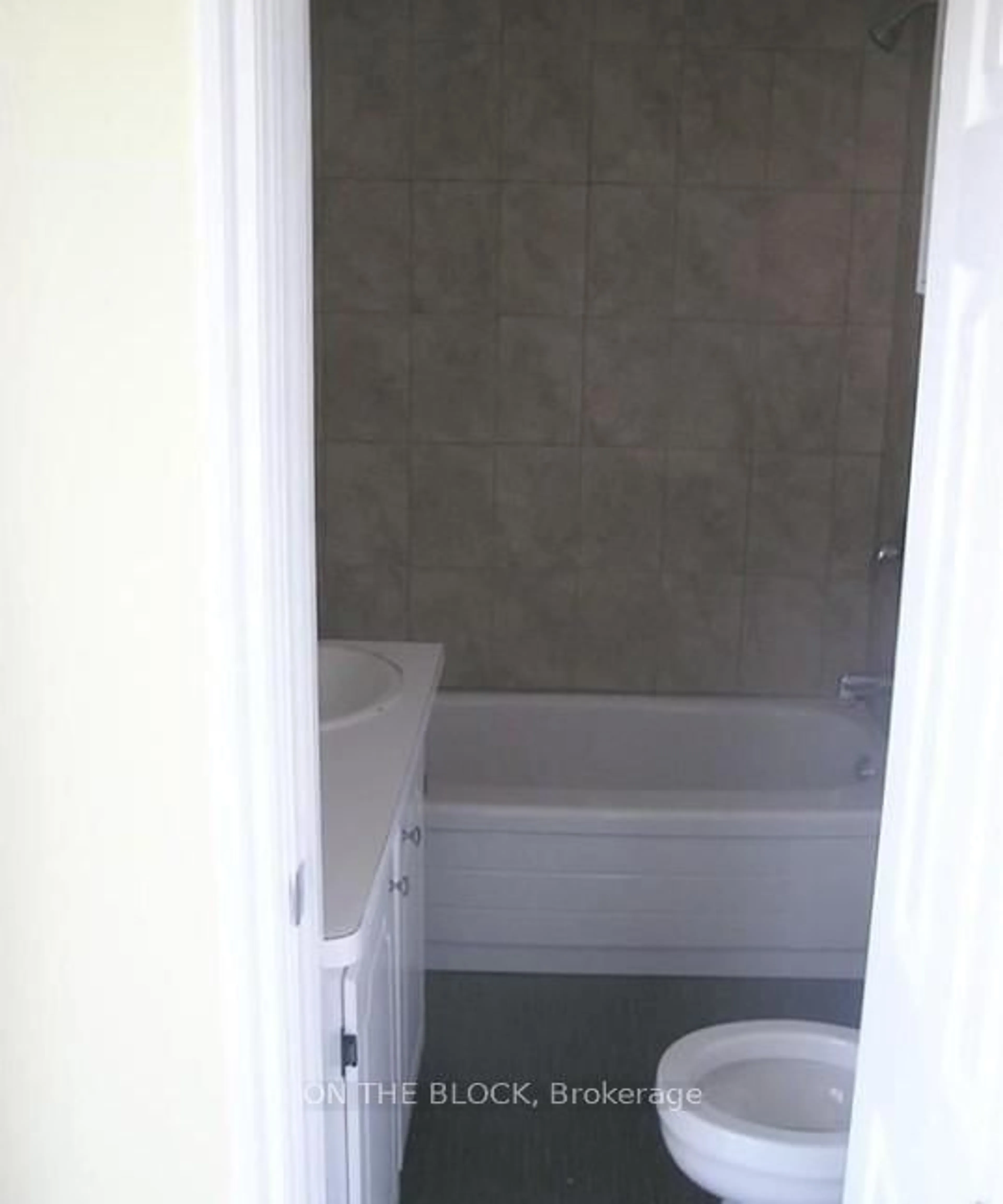 Standard bathroom, unknown for 5 South Edgeware Rd, St. Thomas Ontario N5P 2G8