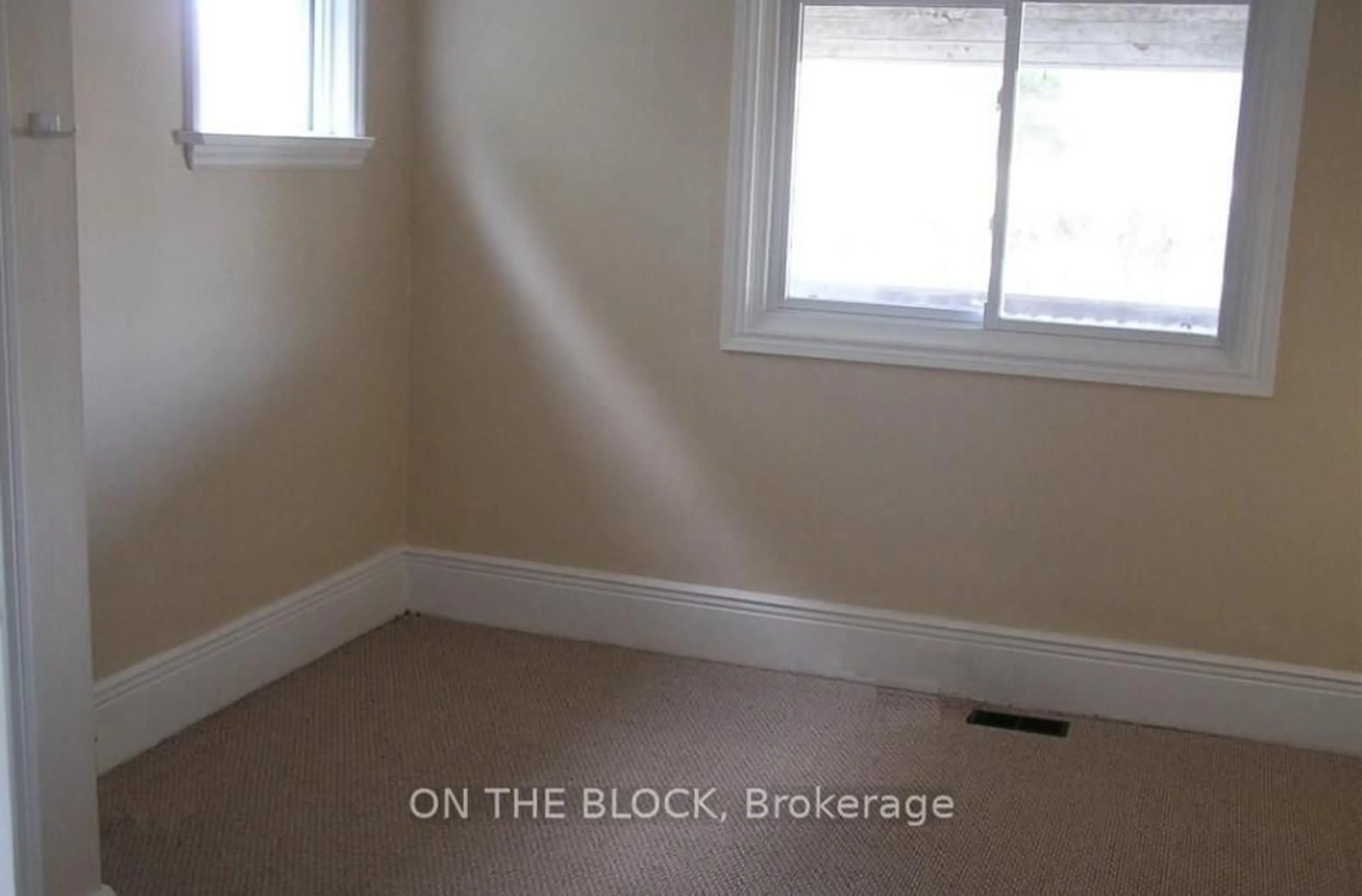 A pic of a room for 5 South Edgeware Rd, St. Thomas Ontario N5P 2G8