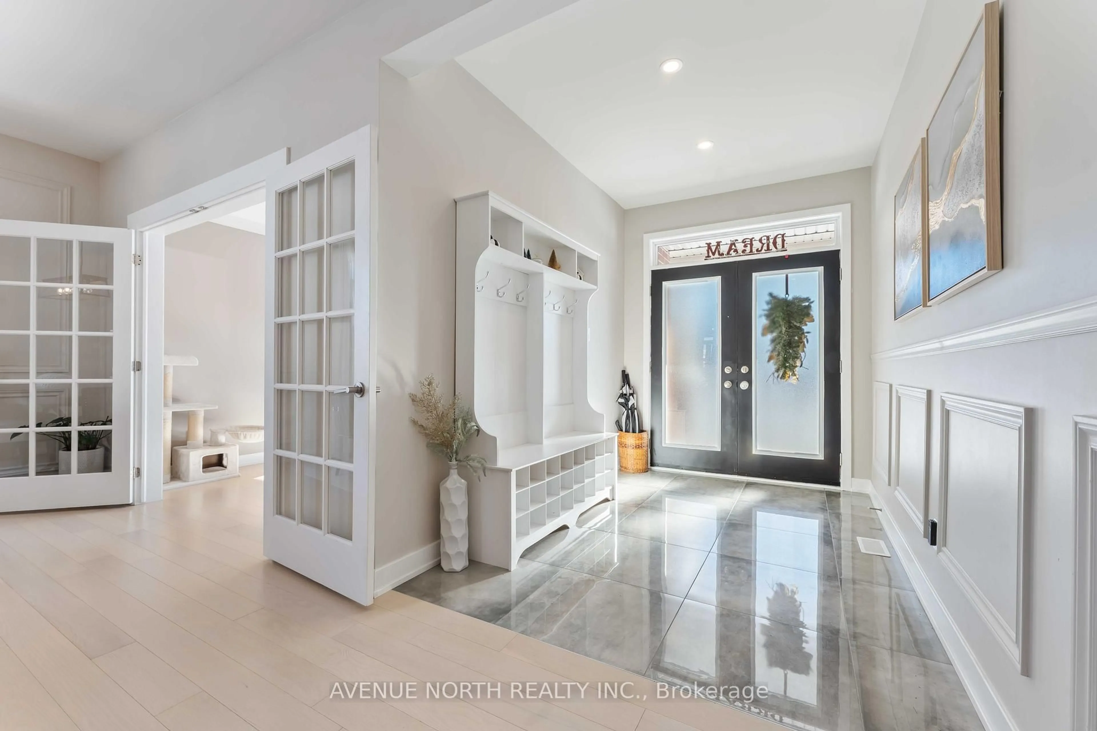 Indoor entryway for 3369 Findlay Creek Dr, Ottawa Ontario K1T 0V5