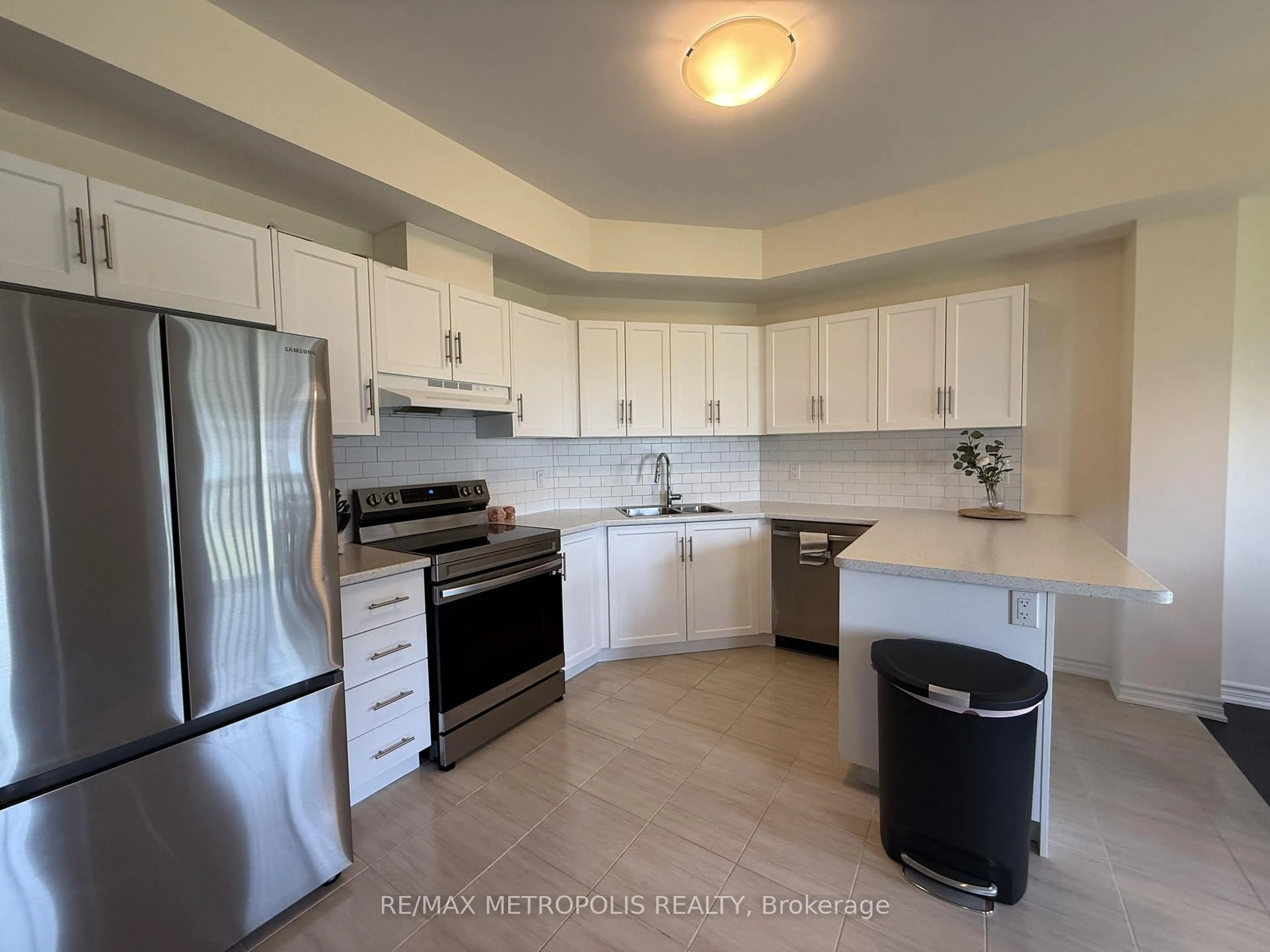 Standard kitchen, unknown for 151 Rosie #81, Blue Mountains Ontario N0H 1J0