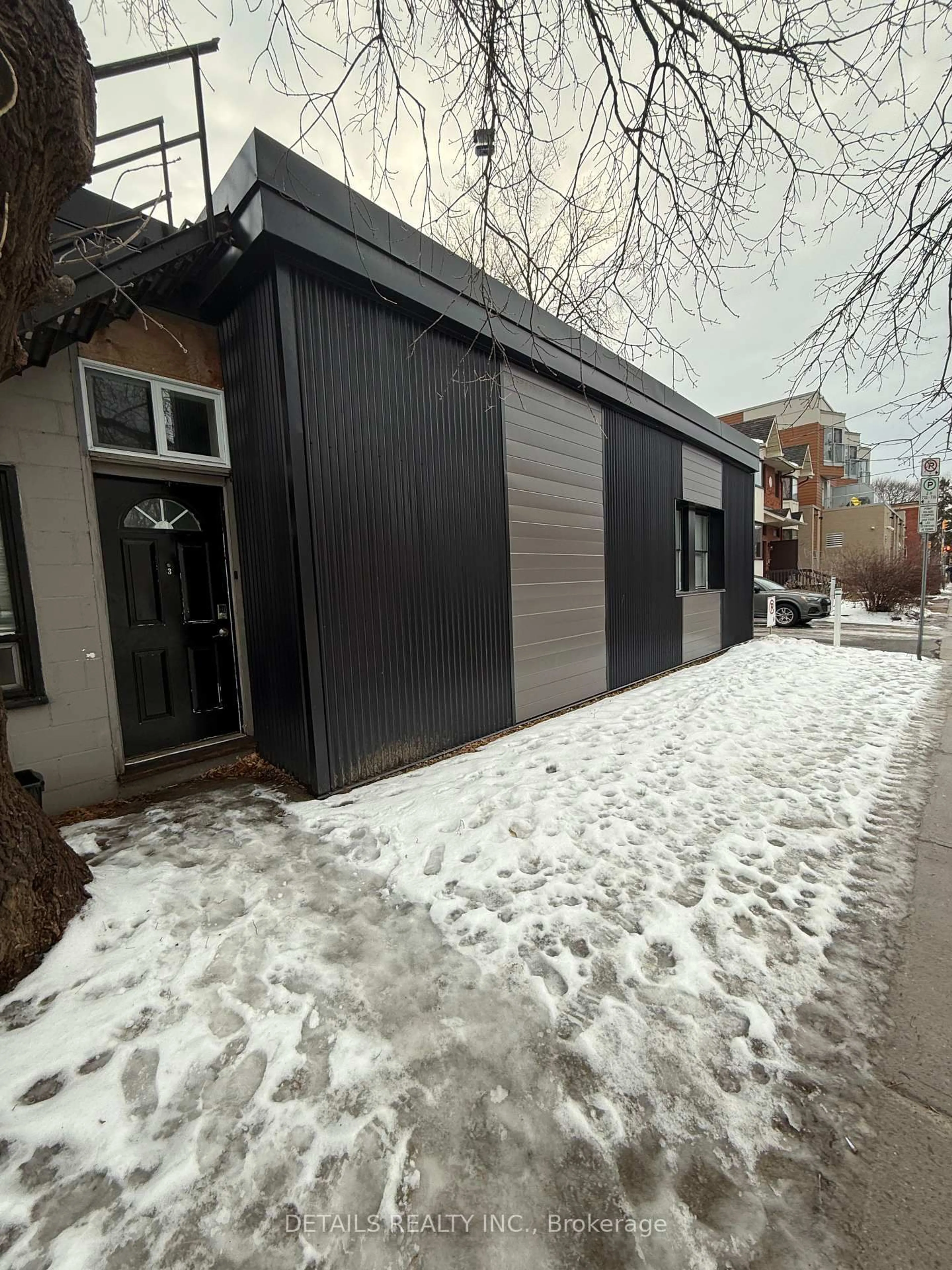 Unknown for 698 Cooper St, Ottawa Ontario K1R 6C6