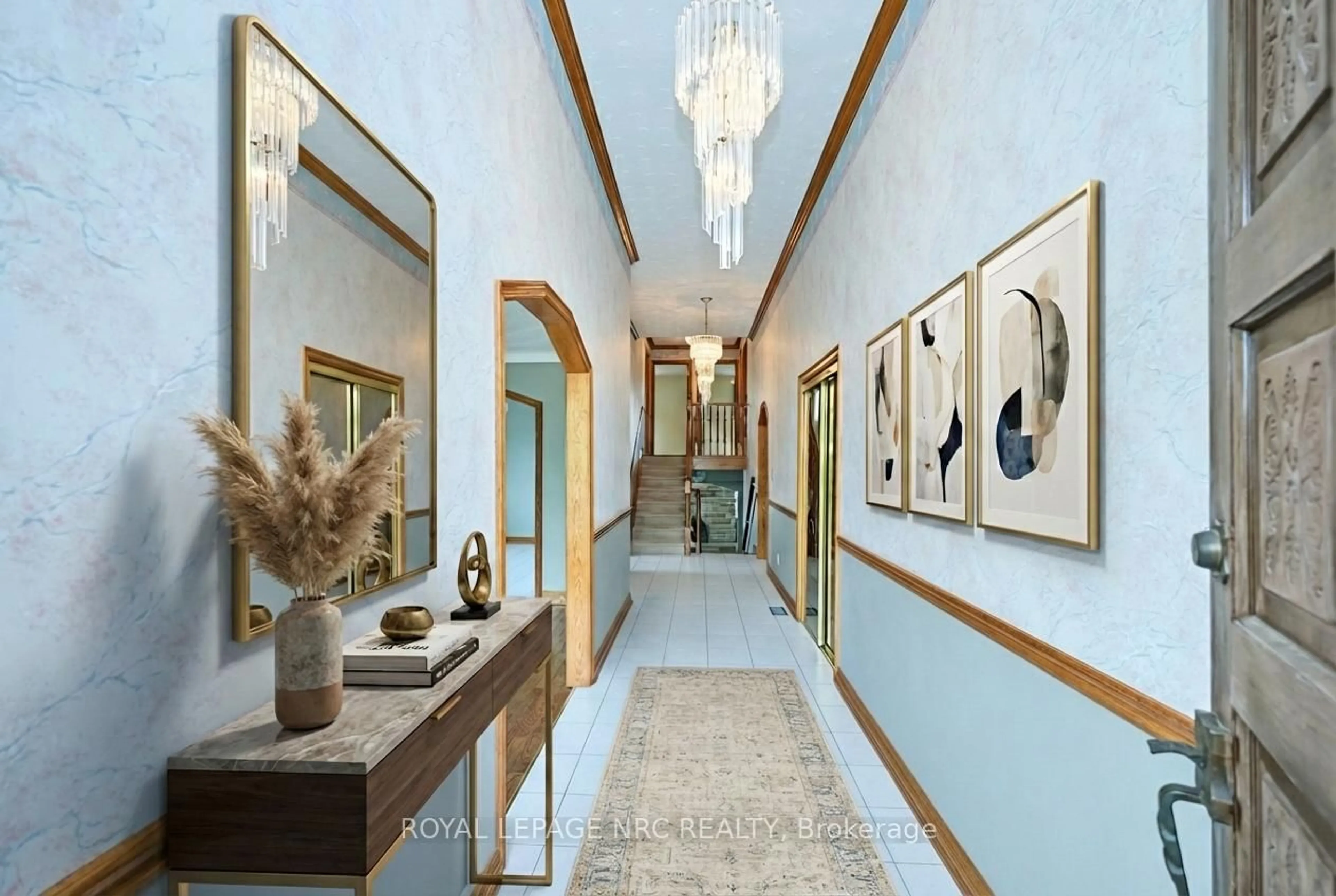 Indoor foyer for 27 Orlando Dr, St. Catharines Ontario L2N 6V5