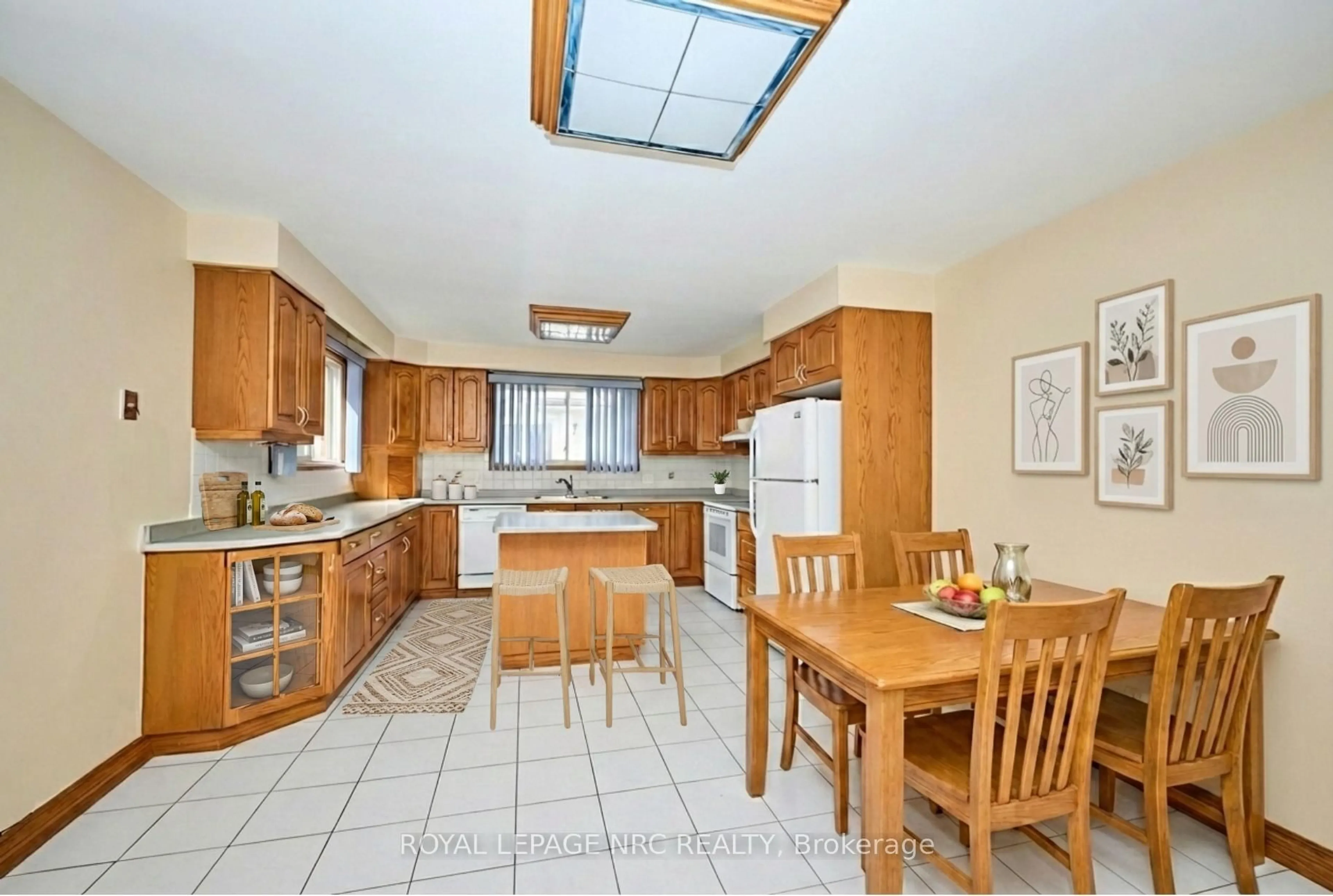 Standard kitchen, ceramic/tile floor for 27 Orlando Dr, St. Catharines Ontario L2N 6V5