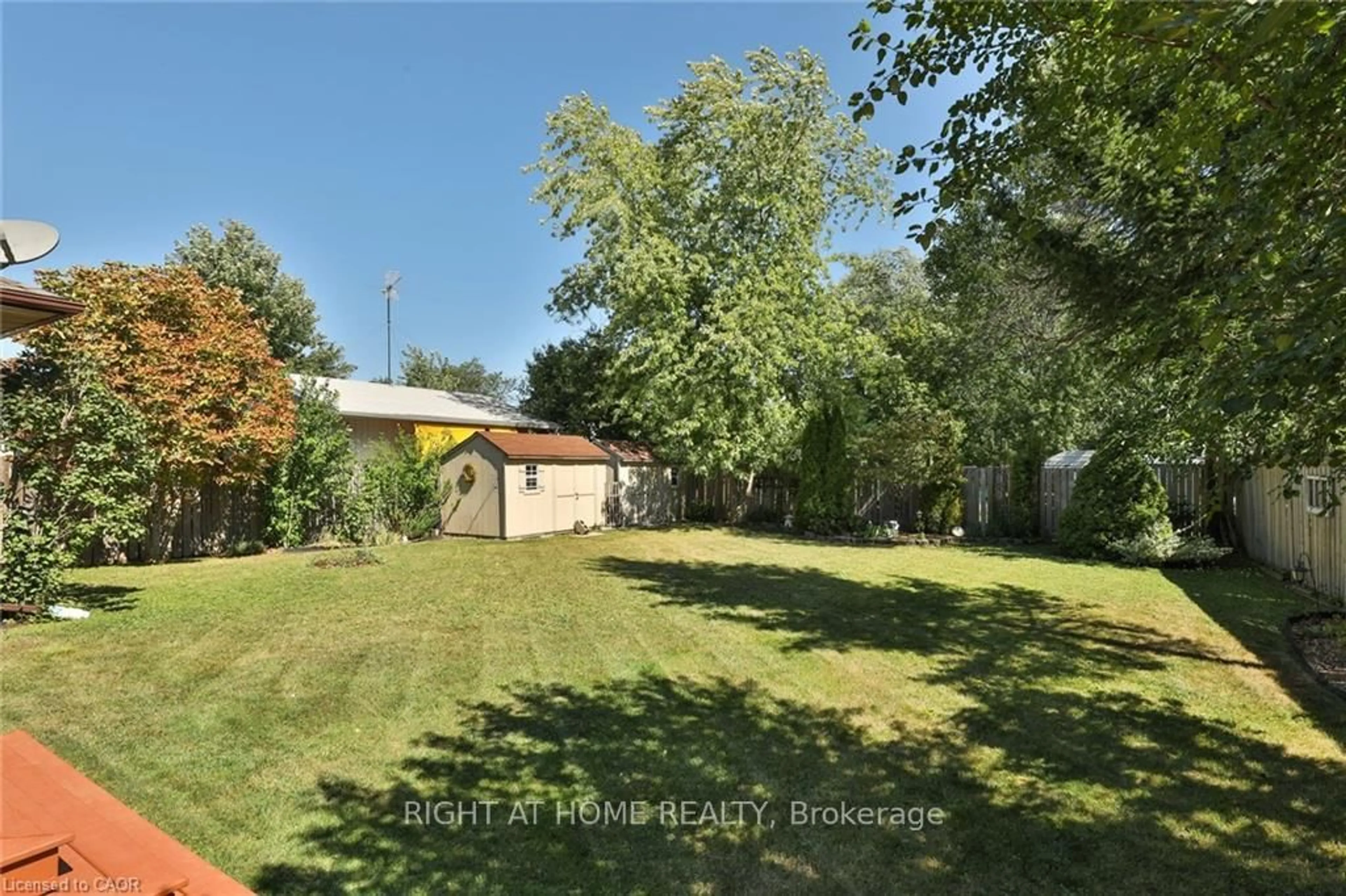 A pic from outside/outdoor area/front of a property/back of a property/a pic from drone, unknown for 226 Bel Air Ave, Hamilton Ontario L8E 5K2