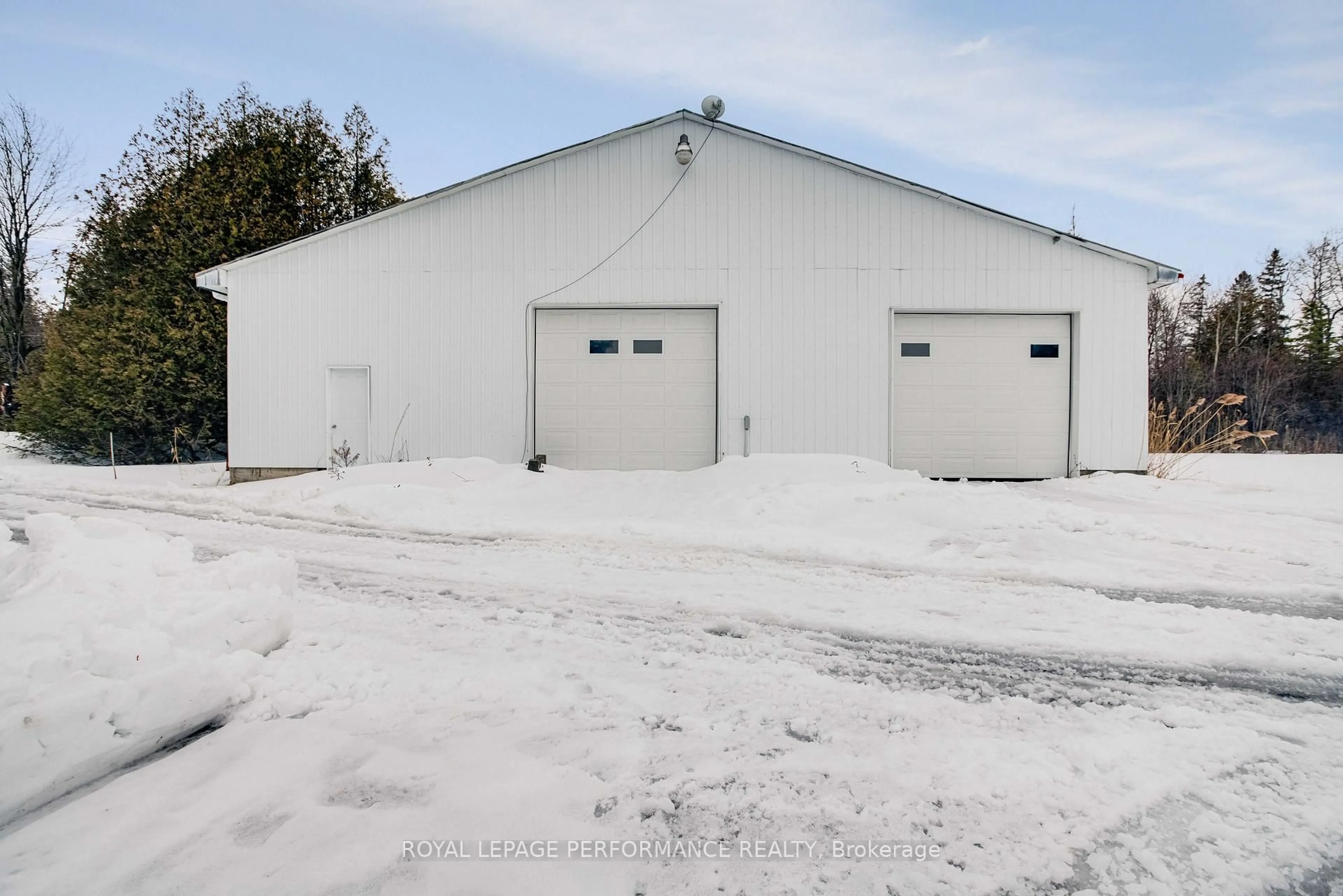 Indoor garage for 2375 County Rd 17 Rd, Champlain Ontario K0B 1K0