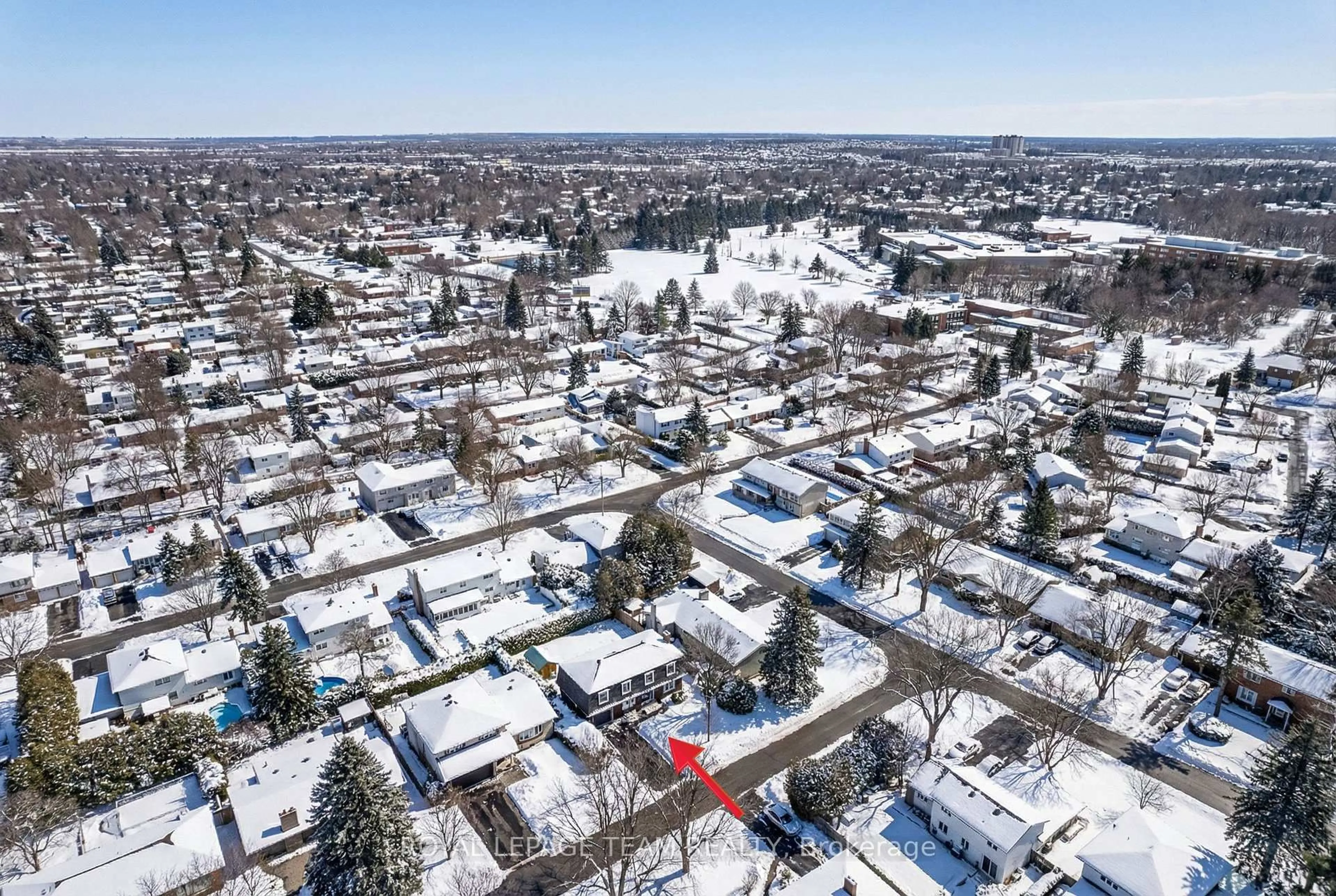 A pic from outside/outdoor area/front of a property/back of a property/a pic from drone, street for 3 Roberta Cres, Ottawa Ontario K2J 1G5