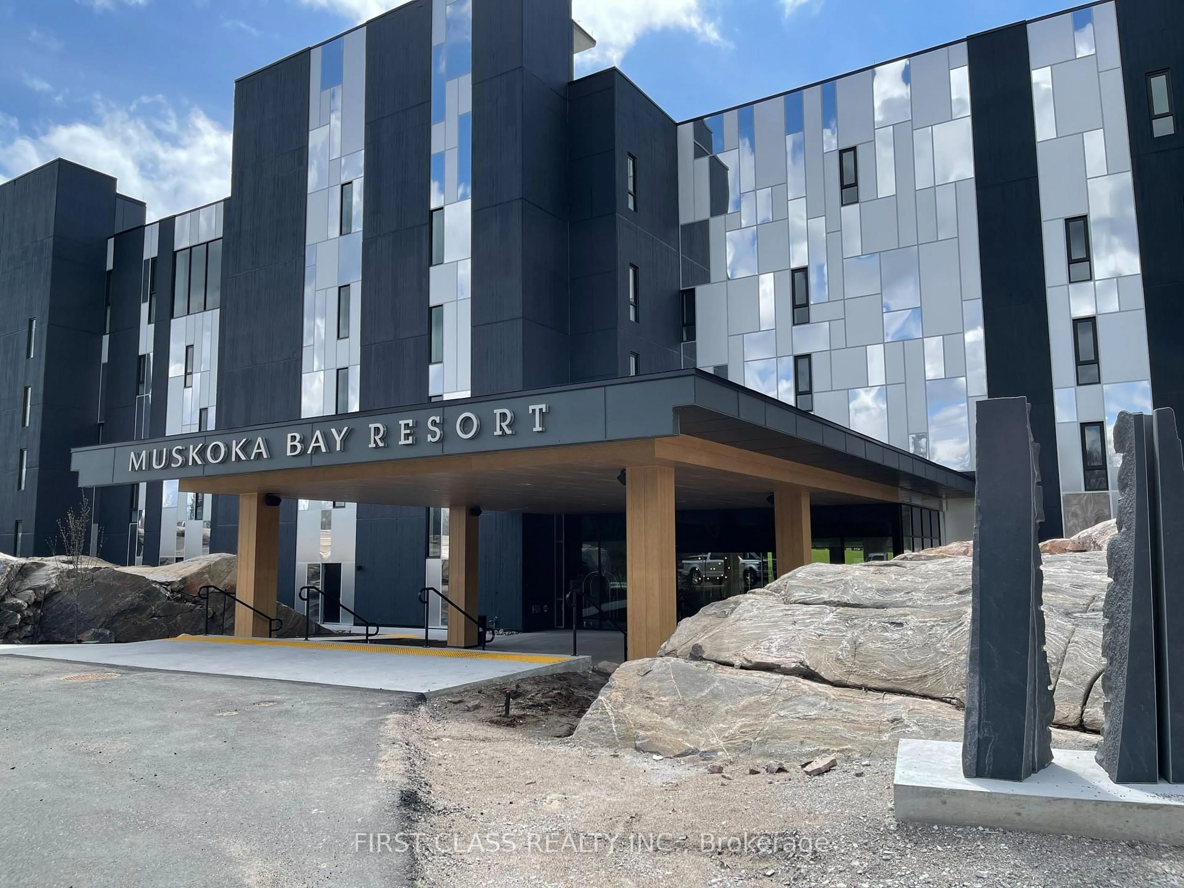 Indoor foyer for 120 Carrick Tr #306, Gravenhurst Ontario P1P 0A1