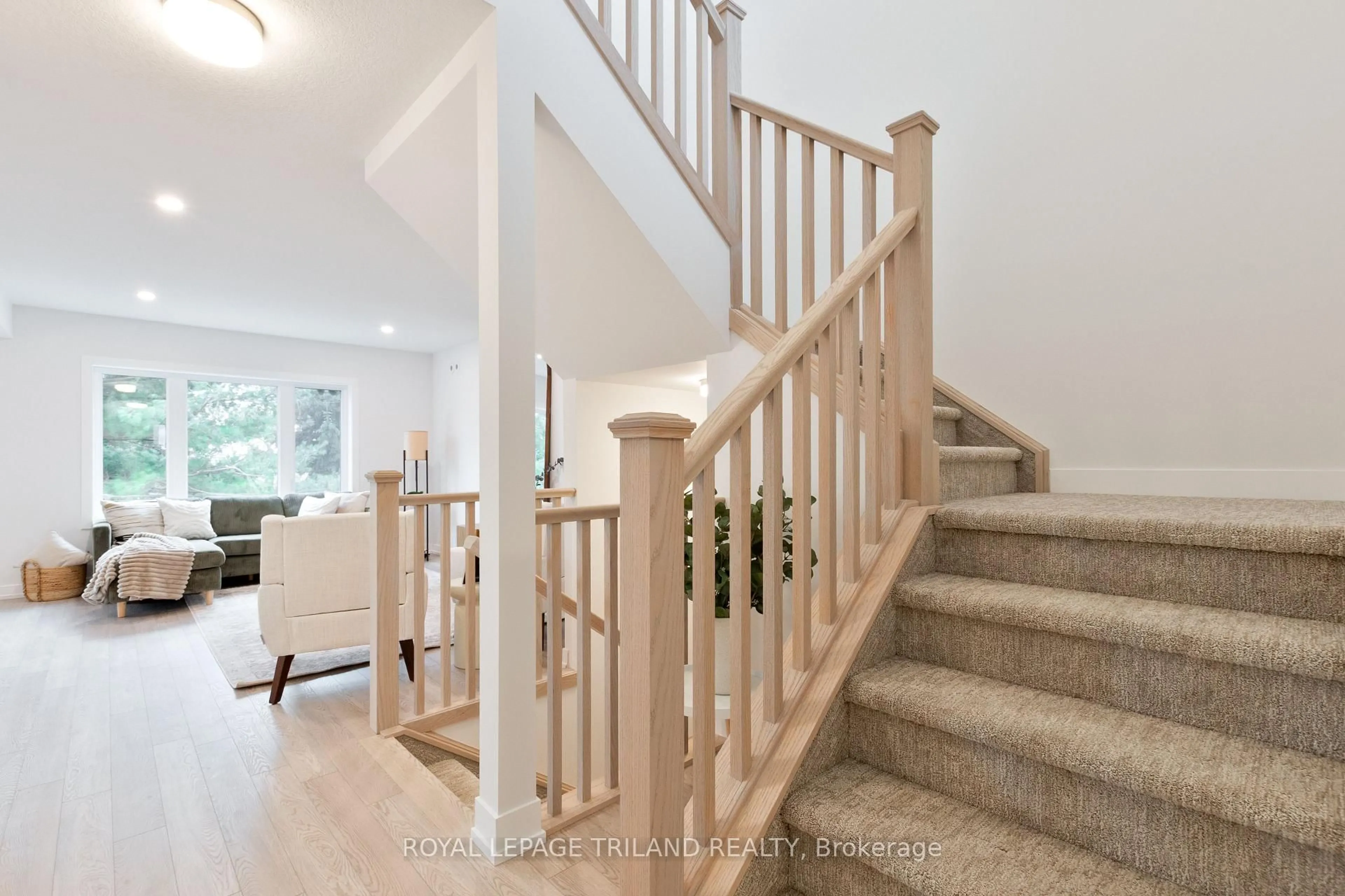 Stairs for 143 STYLES Dr, St. Thomas Ontario N5R 0R1