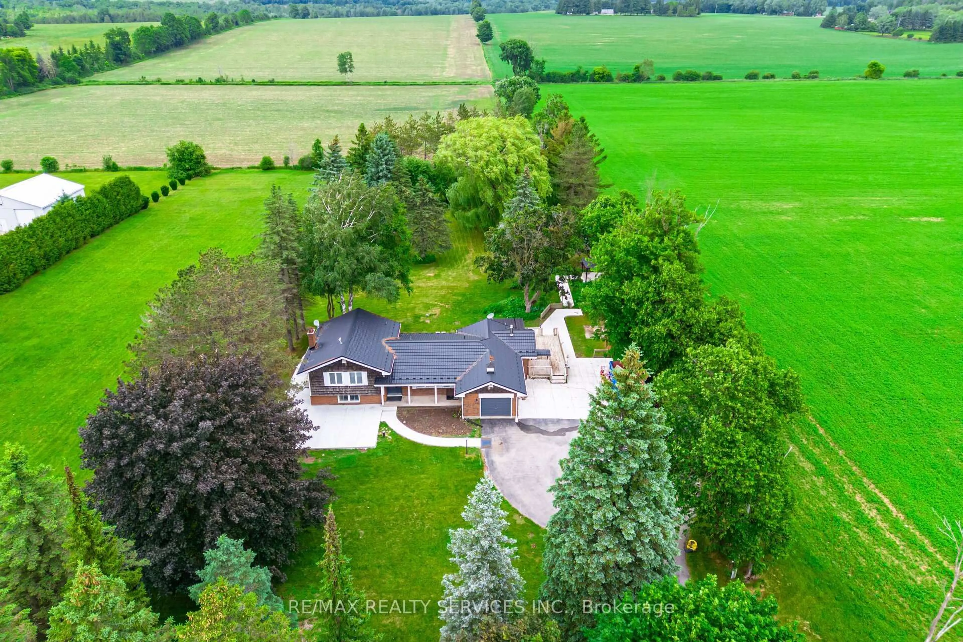 A pic from outside/outdoor area/front of a property/back of a property/a pic from drone, unknown for 5587 Wellington Rd 86, Rd, Guelph/Eramosa Ontario N0B 1B0