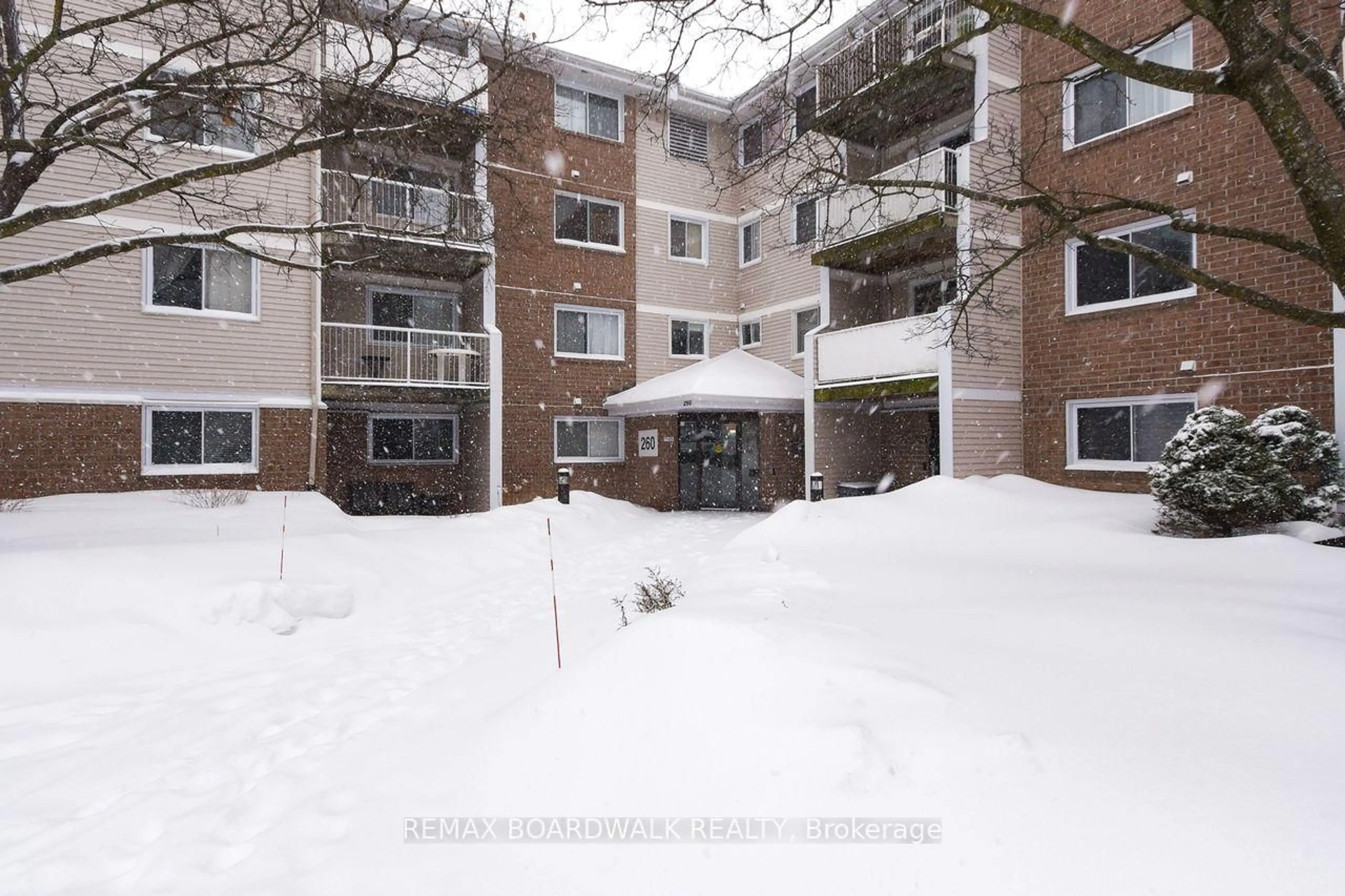 Patio, unknown for 260 Brittany Dr #418, Ottawa Ontario K1K 4M2