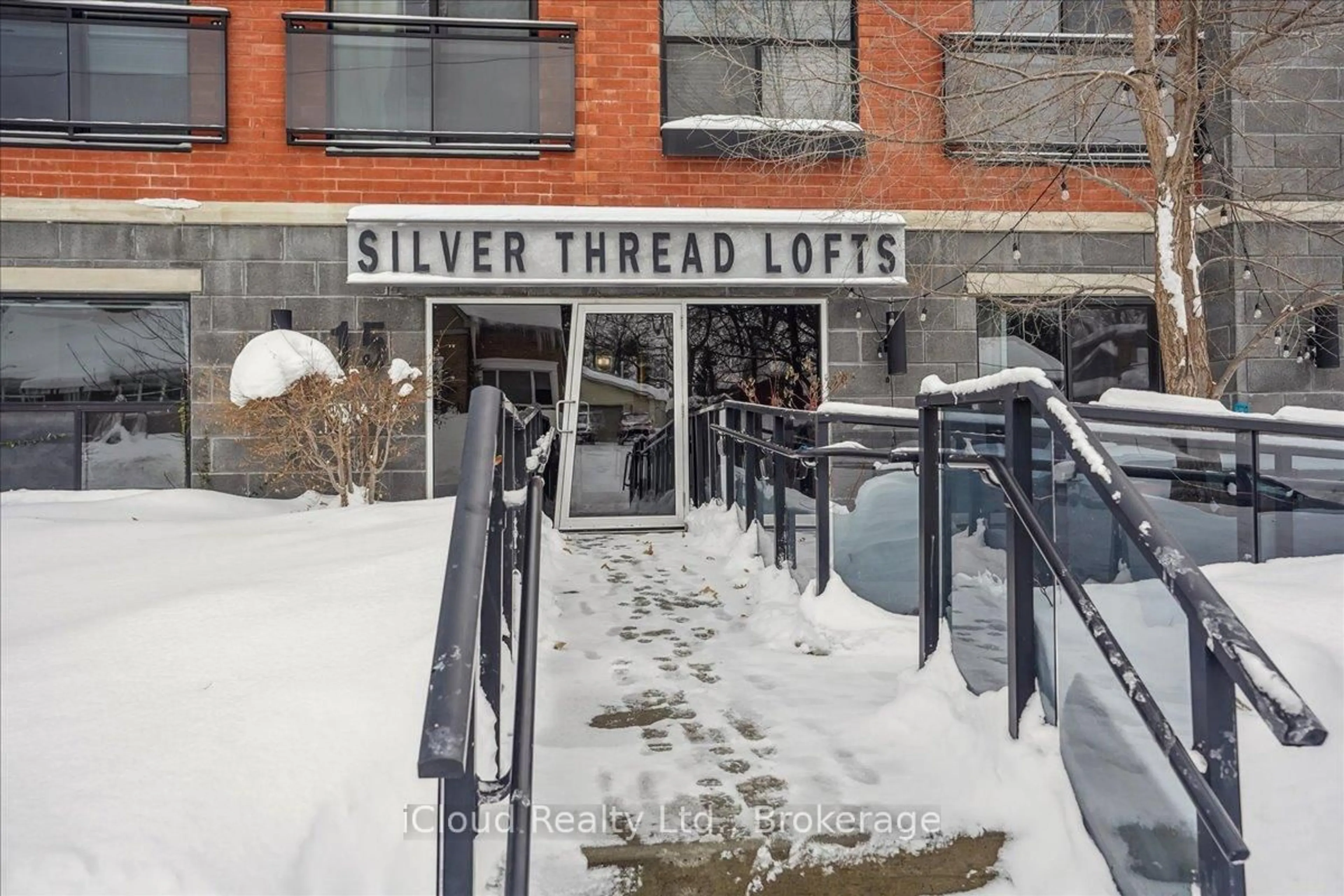 Indoor foyer for 15 Devitt Ave #104, Waterloo Ontario N2J 1Y6