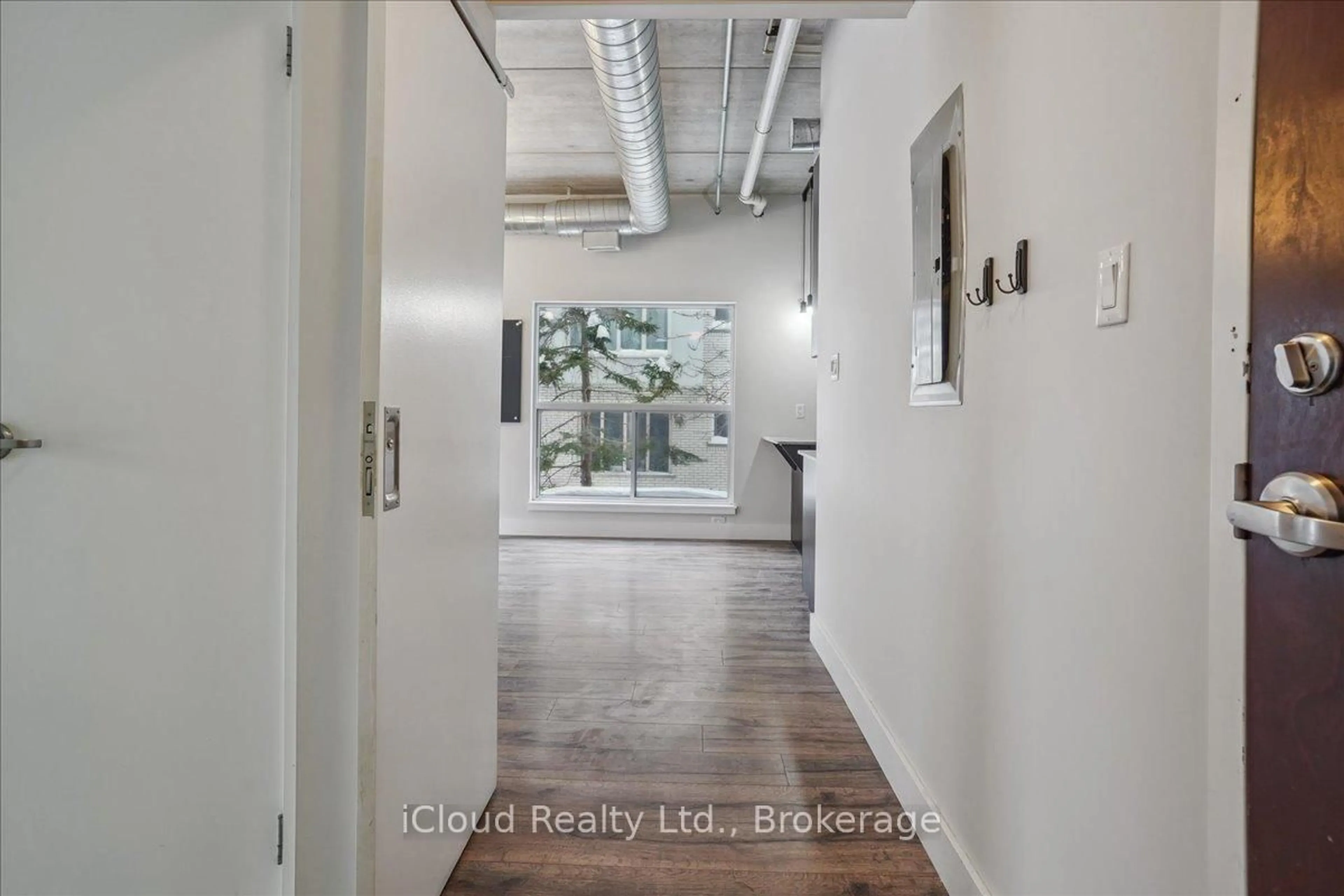 Indoor entryway for 15 Devitt Ave #104, Waterloo Ontario N2J 1Y6