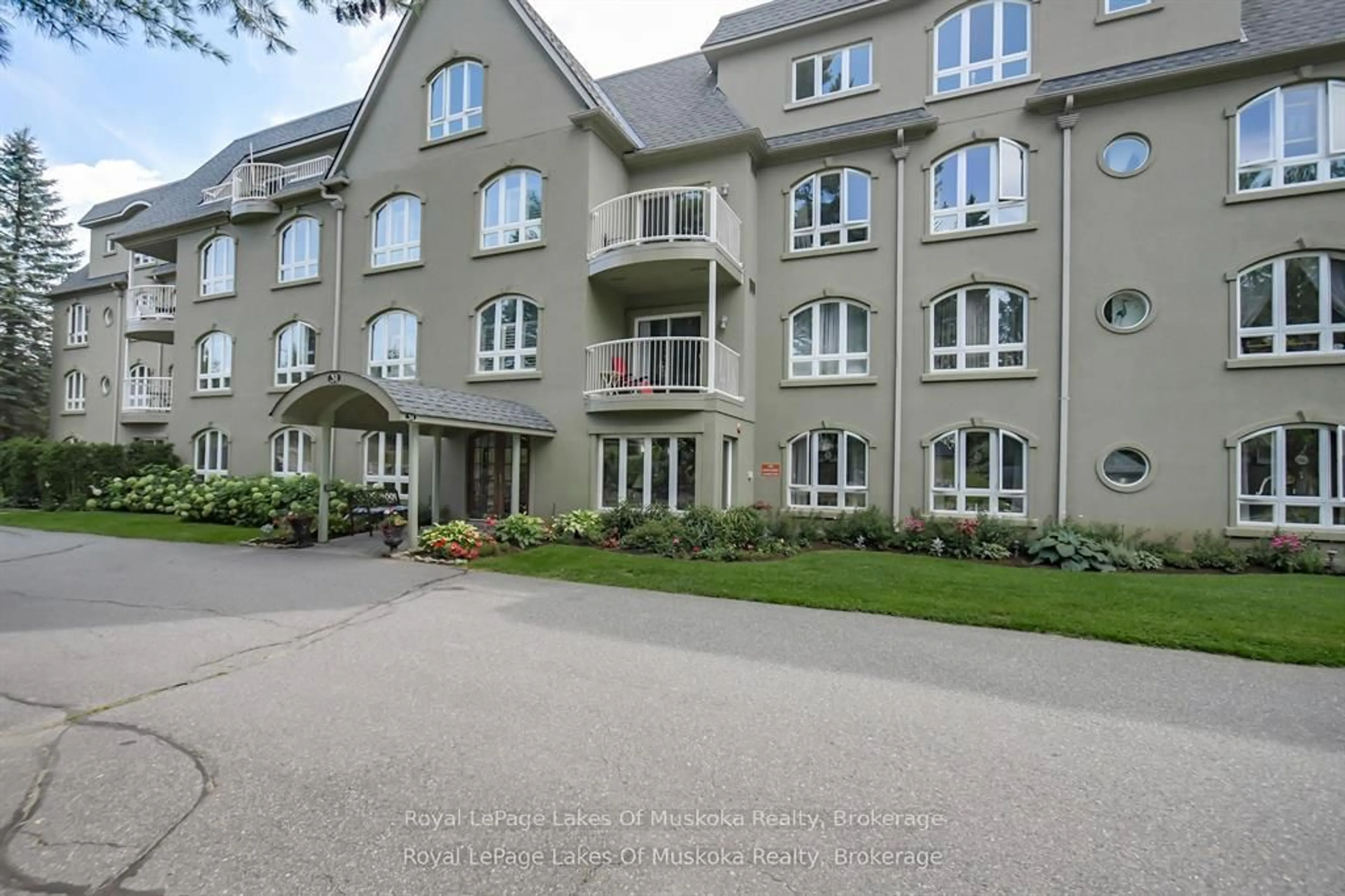 A pic from outside/outdoor area/front of a property/back of a property/a pic from drone, building for 31 Dairy Lane #401, Huntsville Ontario P1H 1L7