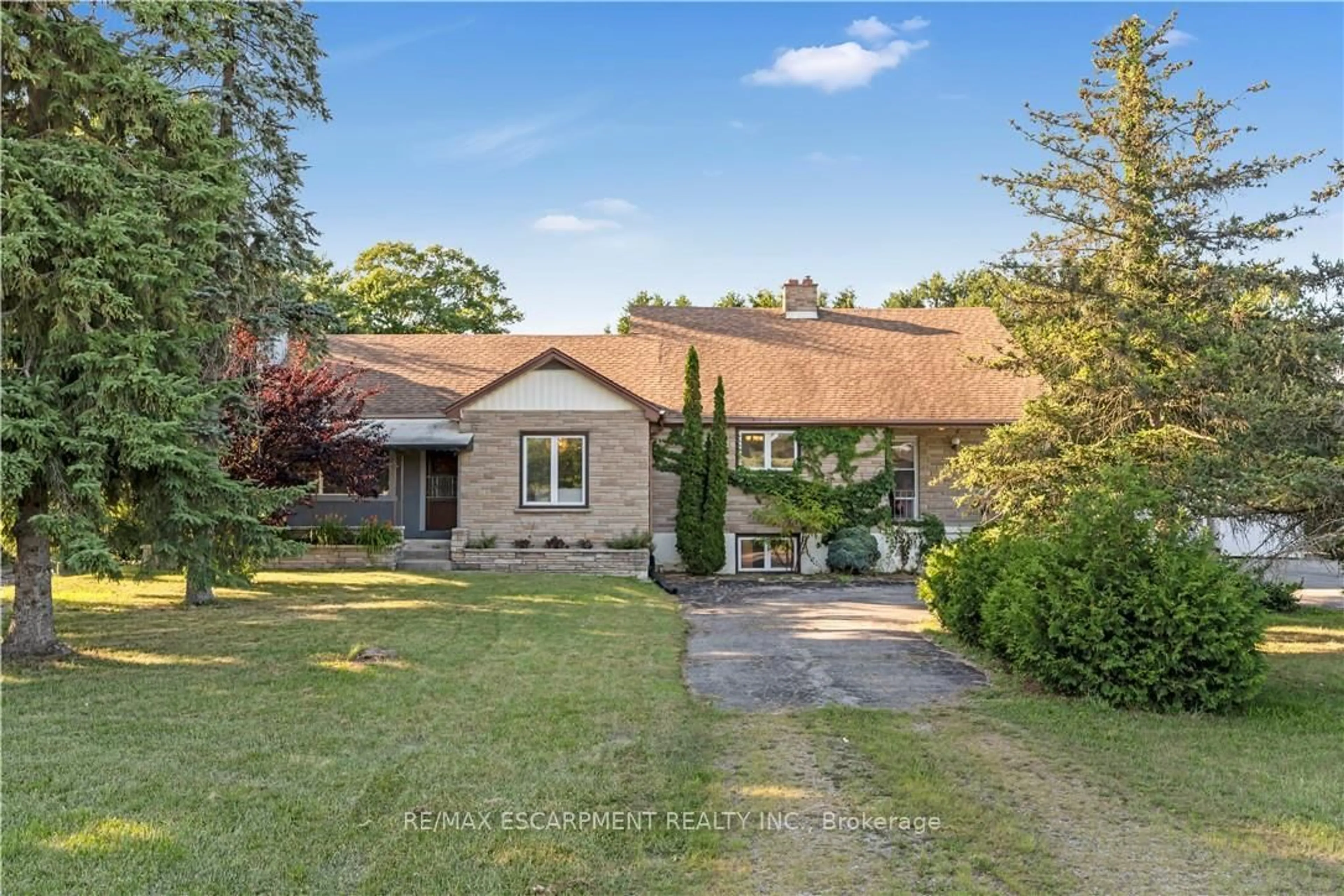 A pic from outside/outdoor area/front of a property/back of a property/a pic from drone, street for 2865 Highway 3, Norfolk Ontario N3Y 4J9